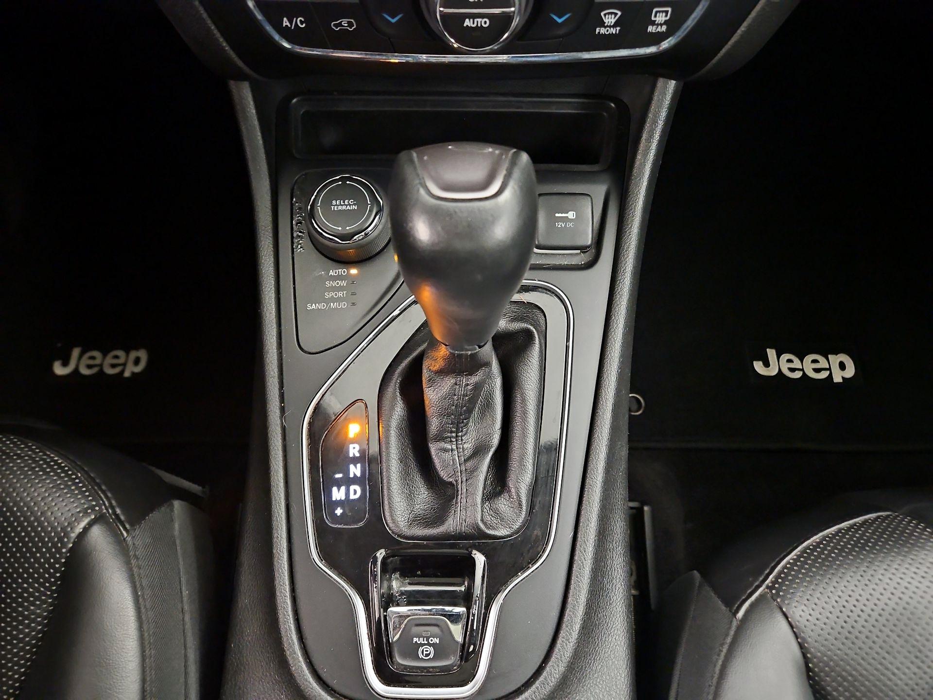 Thumbnail: 2019 Jeep Cherokee - 18