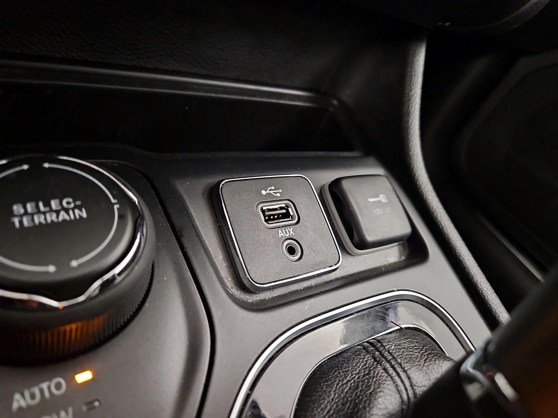 Thumbnail: 2019 Jeep Cherokee - 19