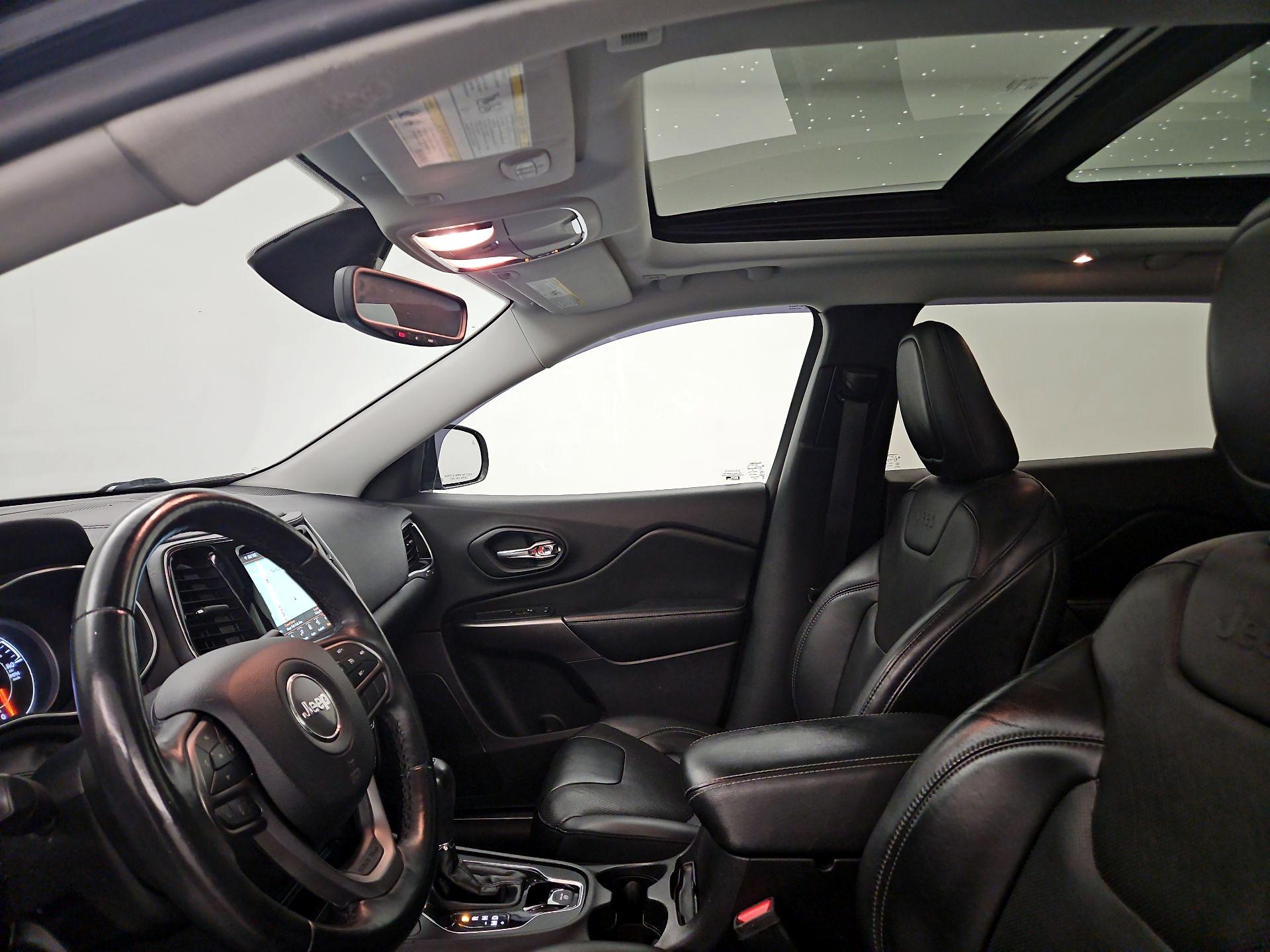 Thumbnail: 2019 Jeep Cherokee - 20