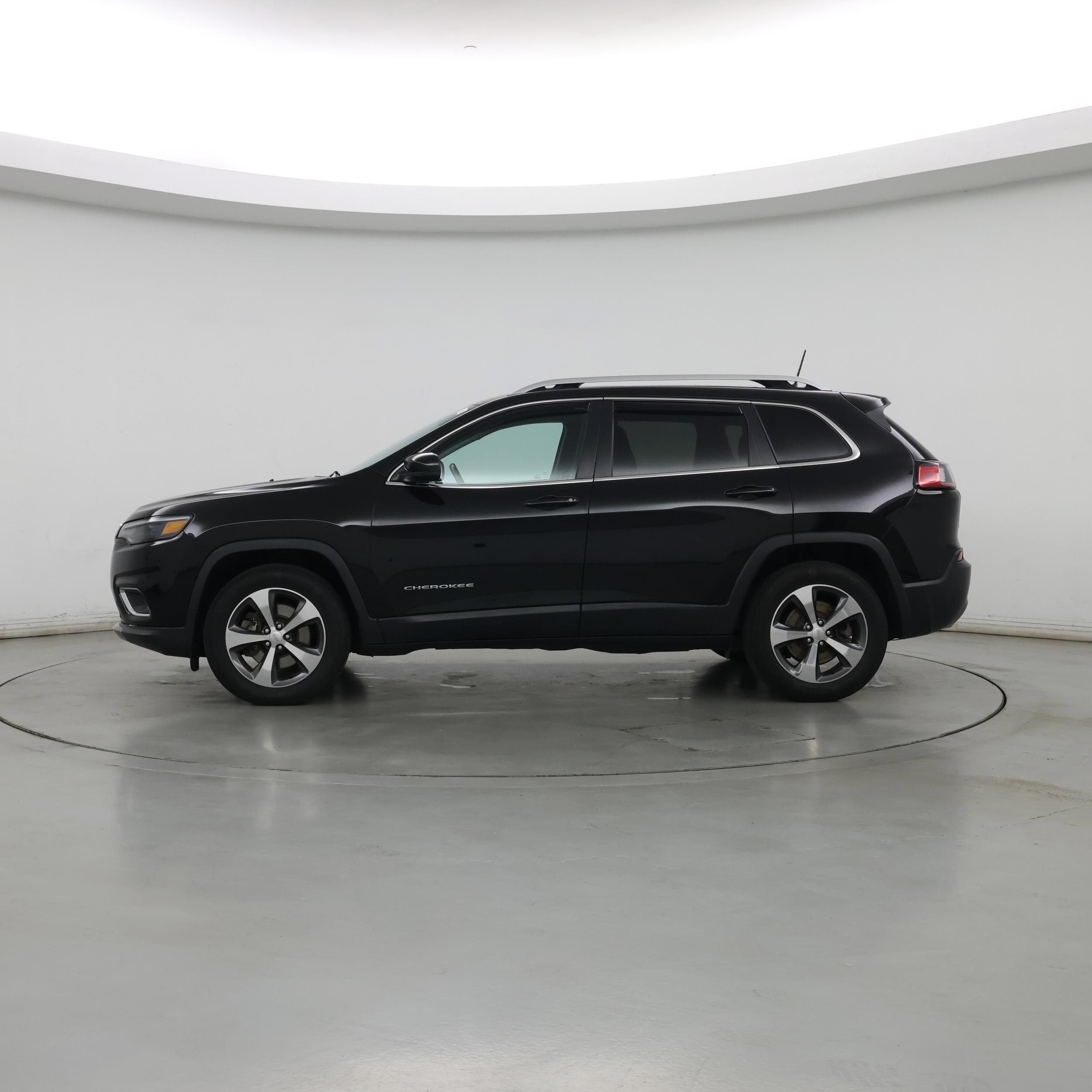 Thumbnail: 2019 Jeep Cherokee - 3