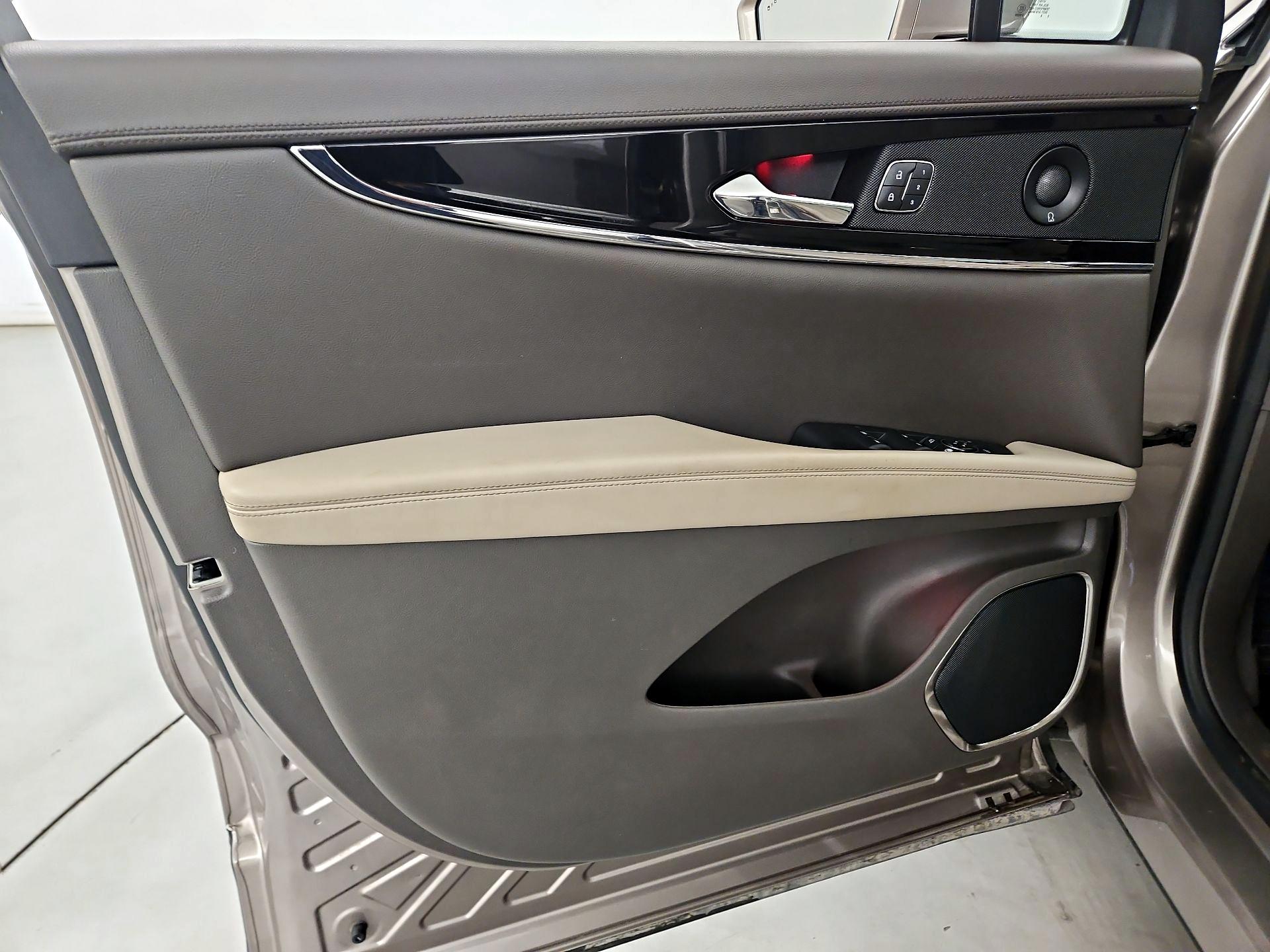 Thumbnail: 2021 Lincoln Nautilus - 12