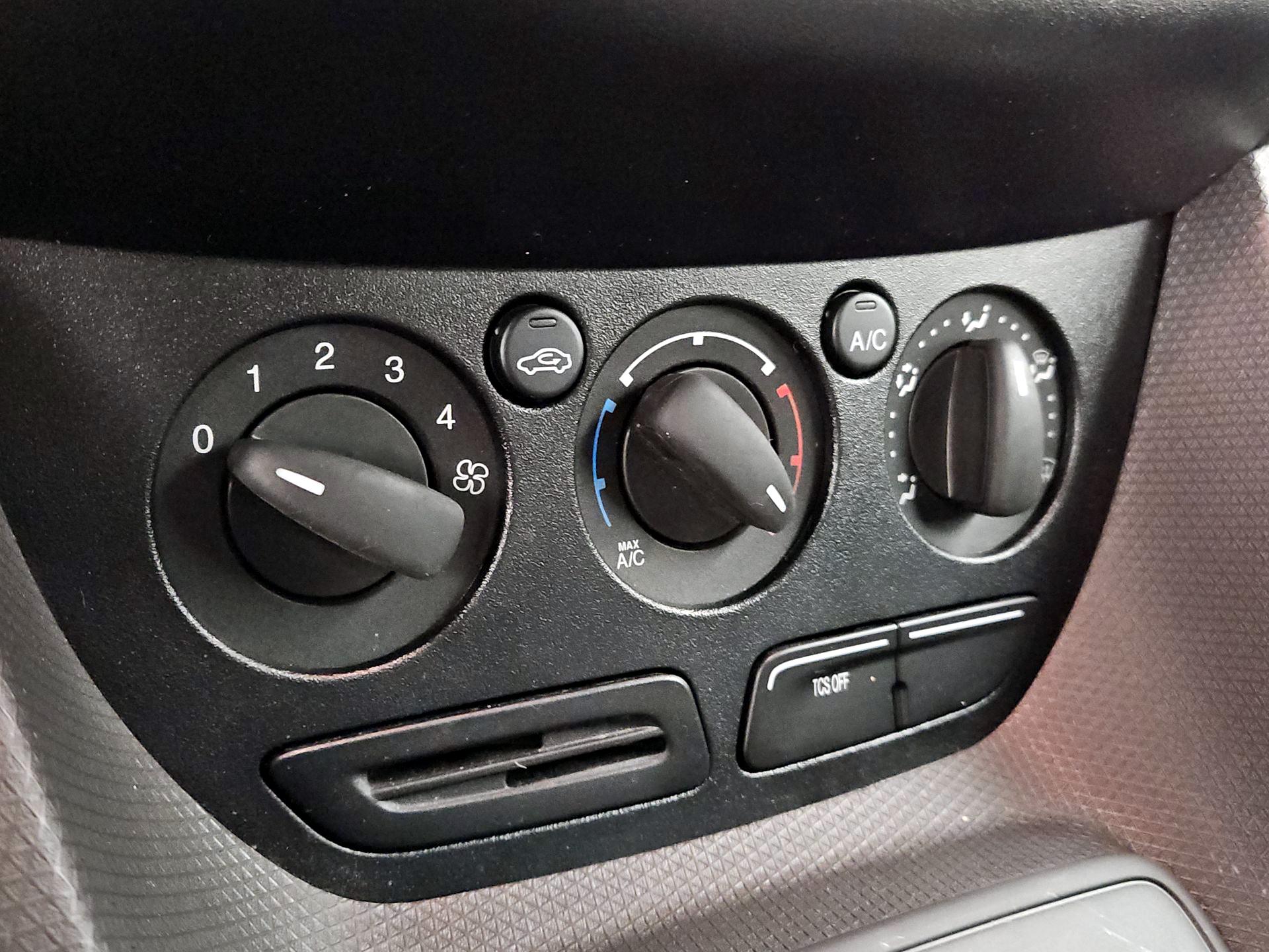 Thumbnail: 2017 Ford Transit Series - 15