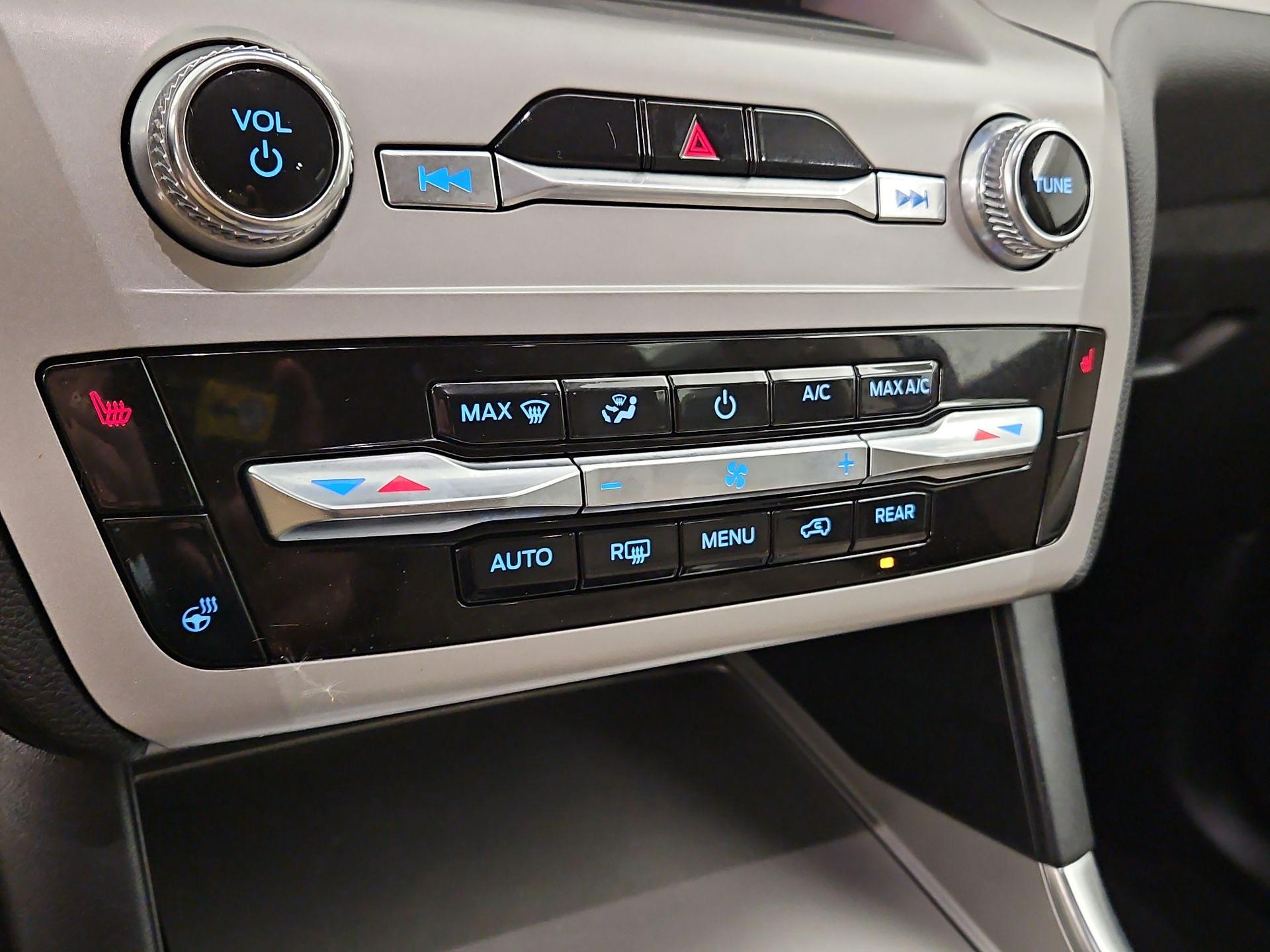 Thumbnail: 2023 Ford Explorer - 16