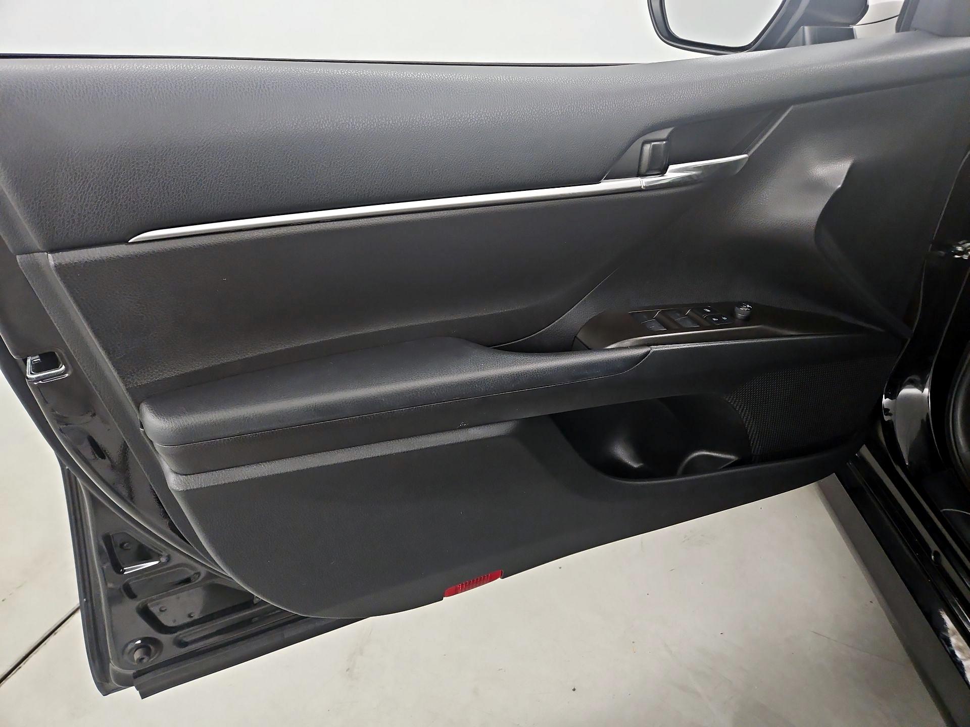 Thumbnail: 2022 Toyota Camry - 12