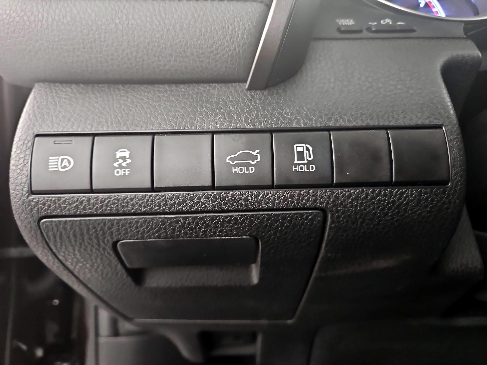 Thumbnail: 2022 Toyota Camry - 13