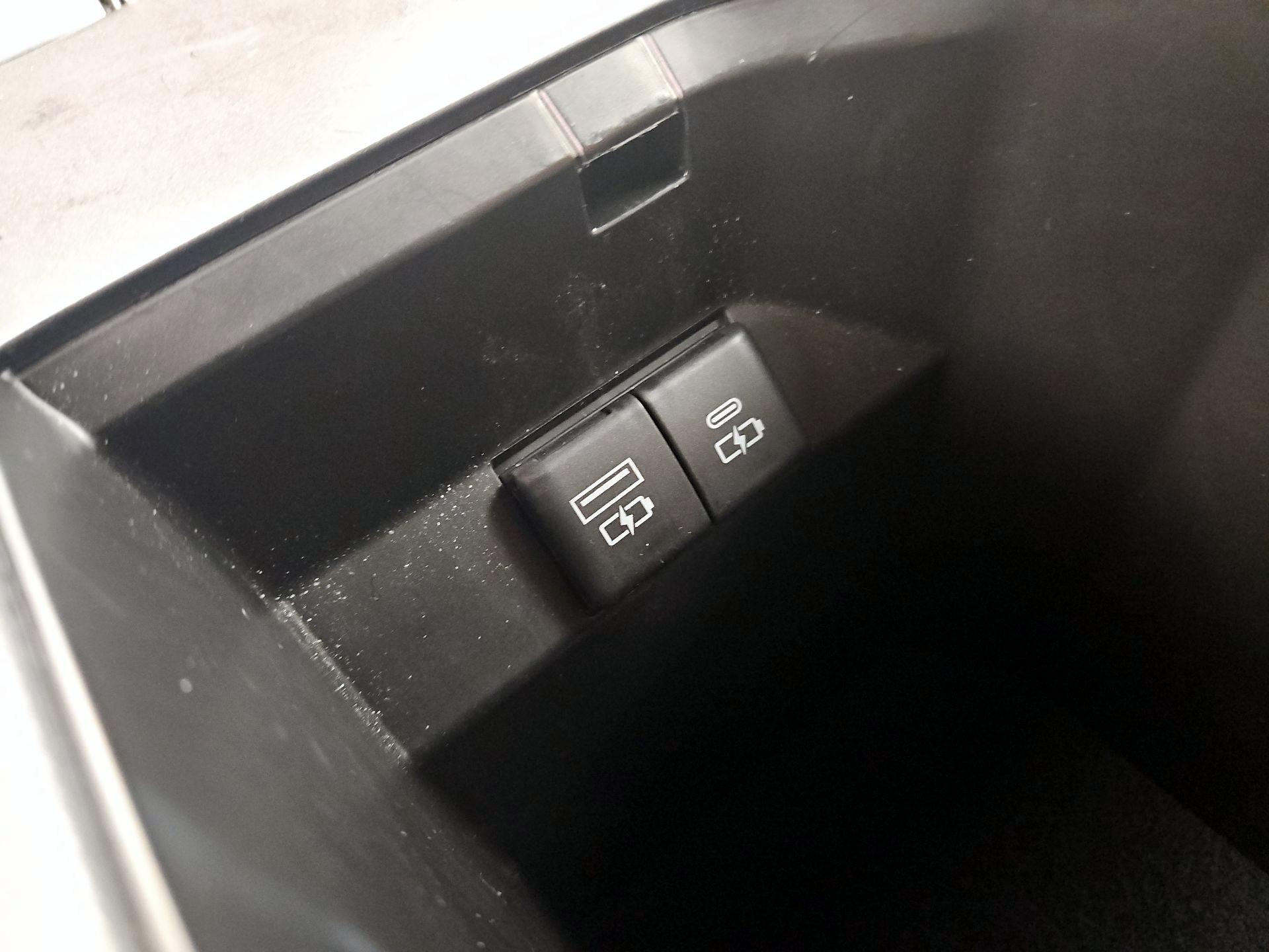 Thumbnail: 2022 Toyota Camry - 18