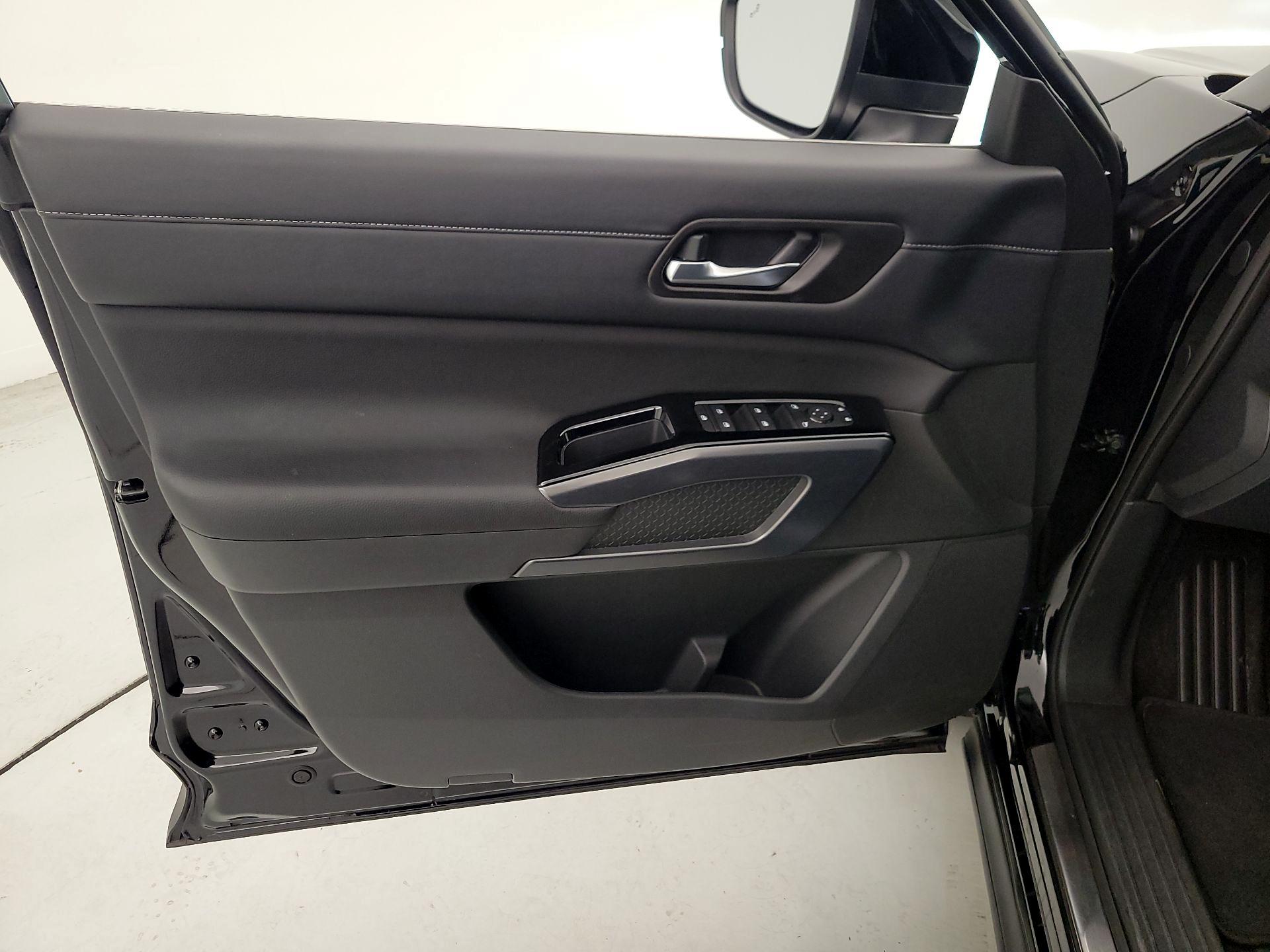 Thumbnail: 2023 Nissan Pathfinder - 12