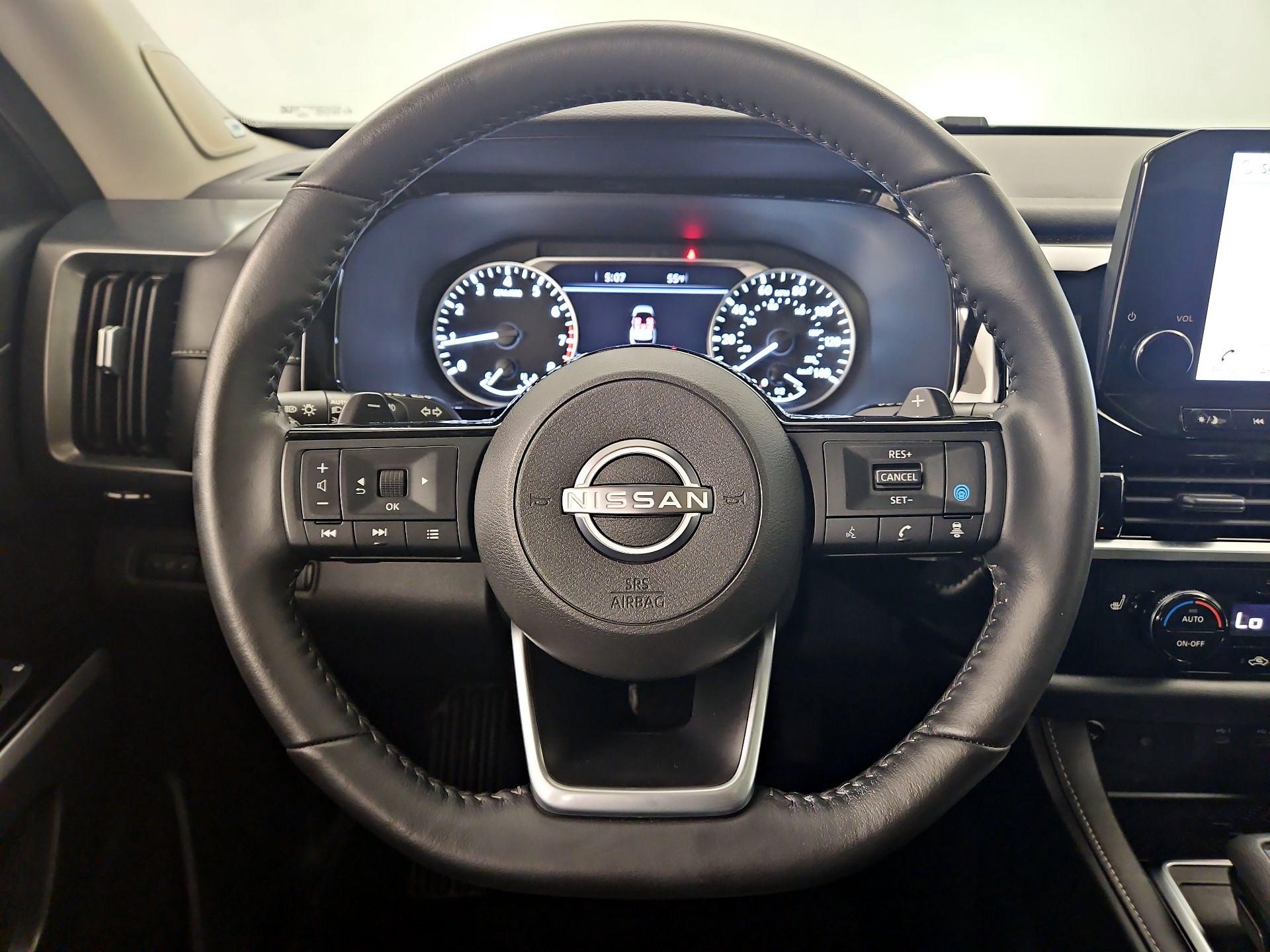 Thumbnail: 2023 Nissan Pathfinder - 10