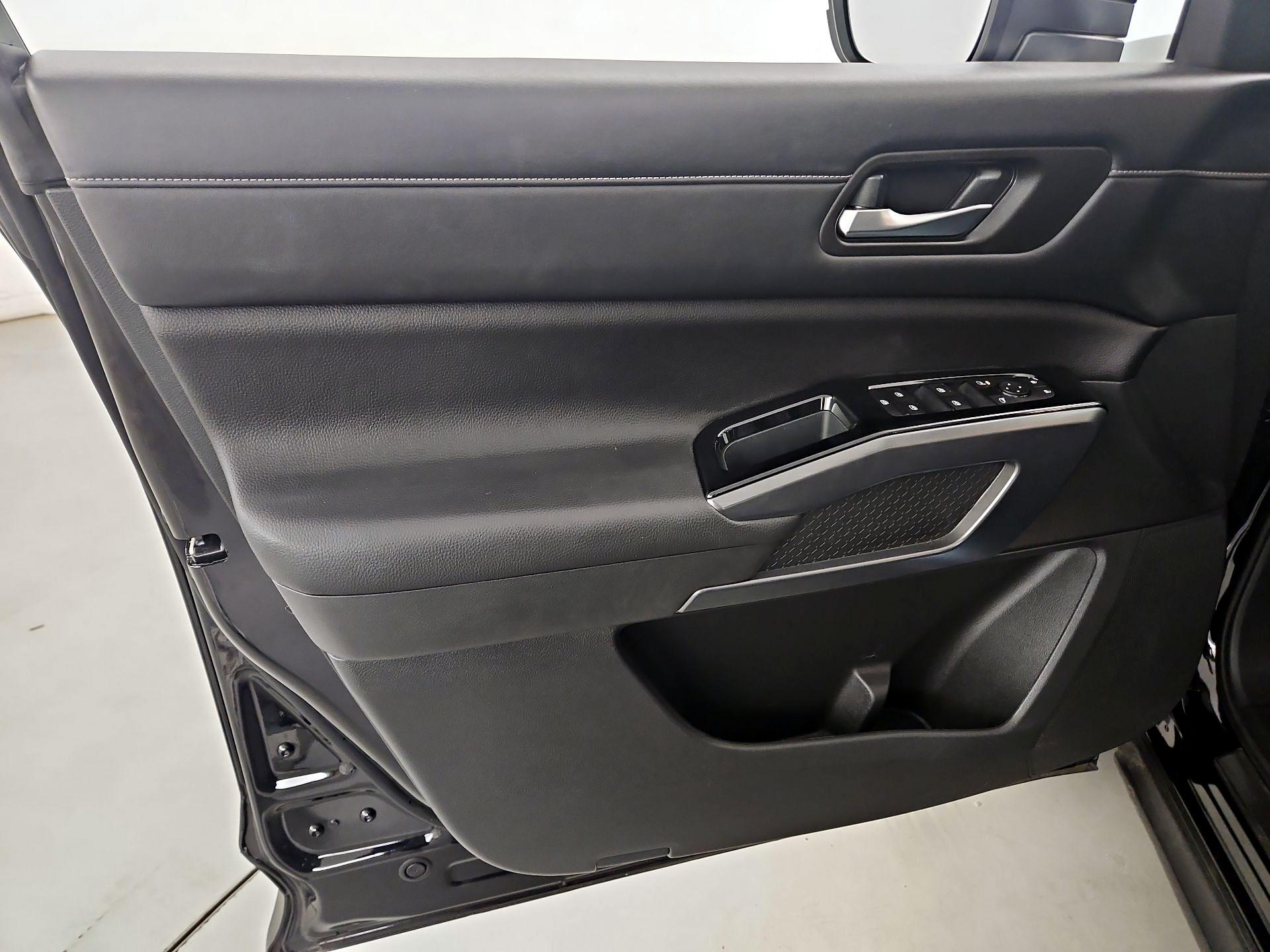 Thumbnail: 2023 Nissan Pathfinder - 12