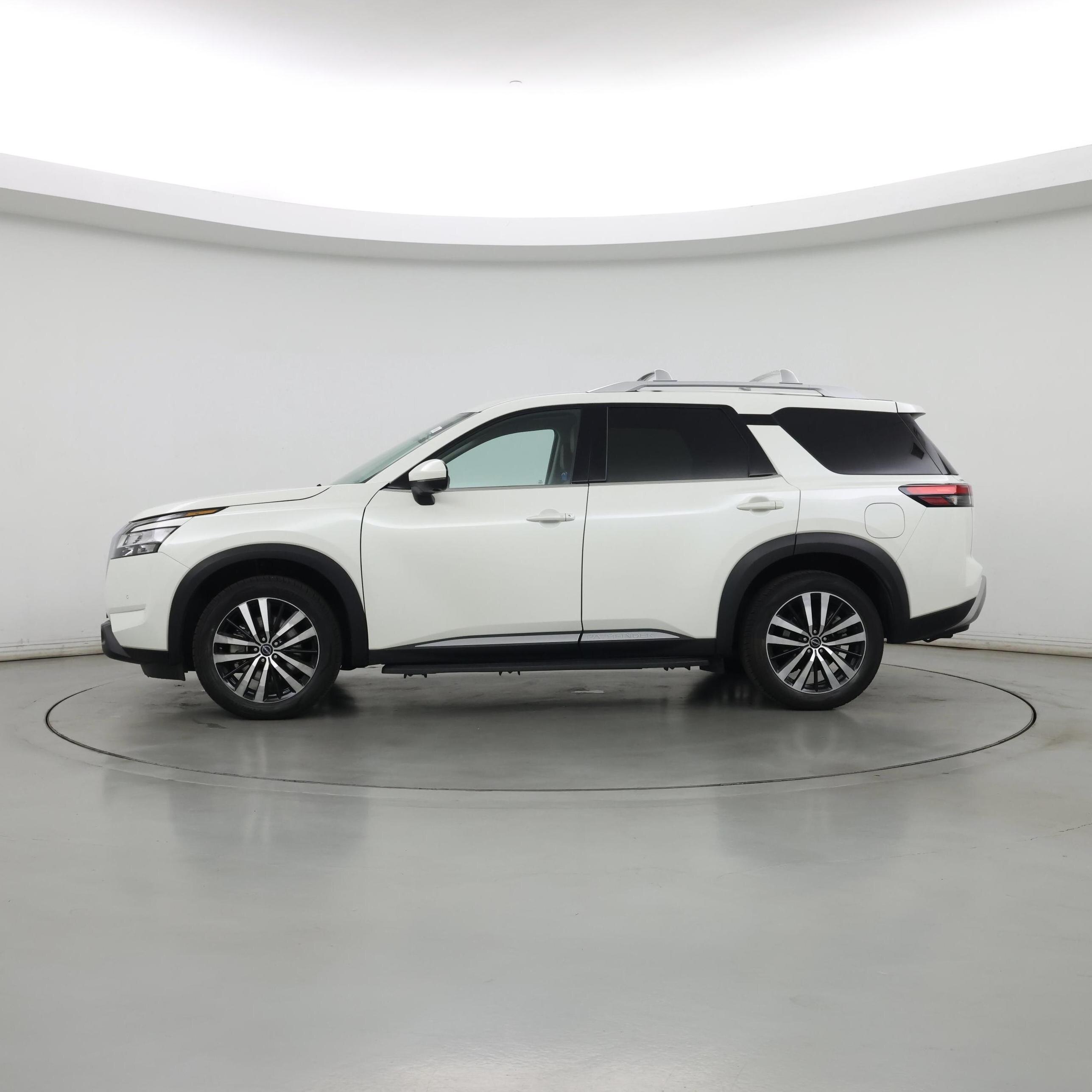 Thumbnail: 2023 Nissan Pathfinder - 3