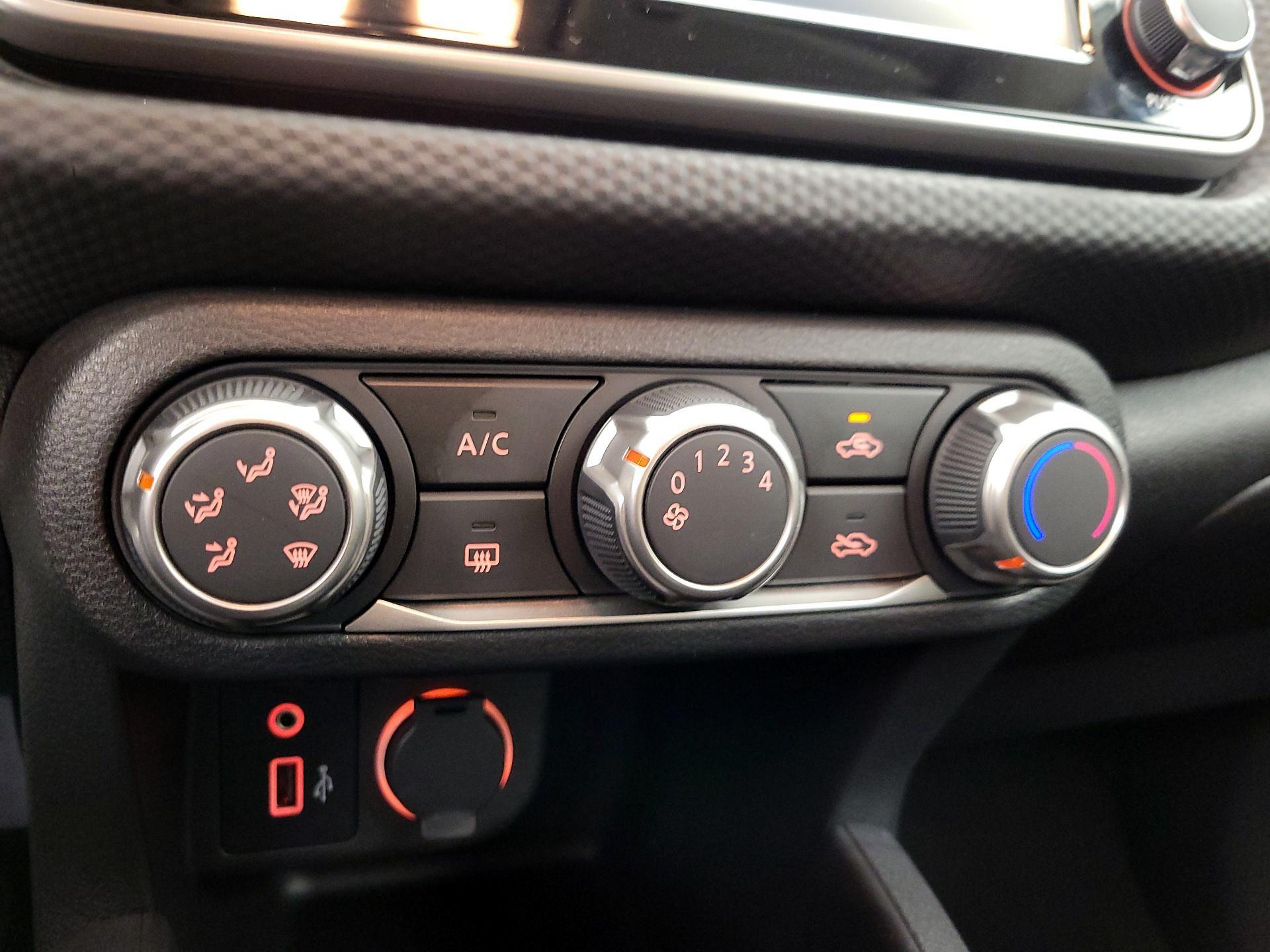 Thumbnail: 2023 Nissan Kicks - 16