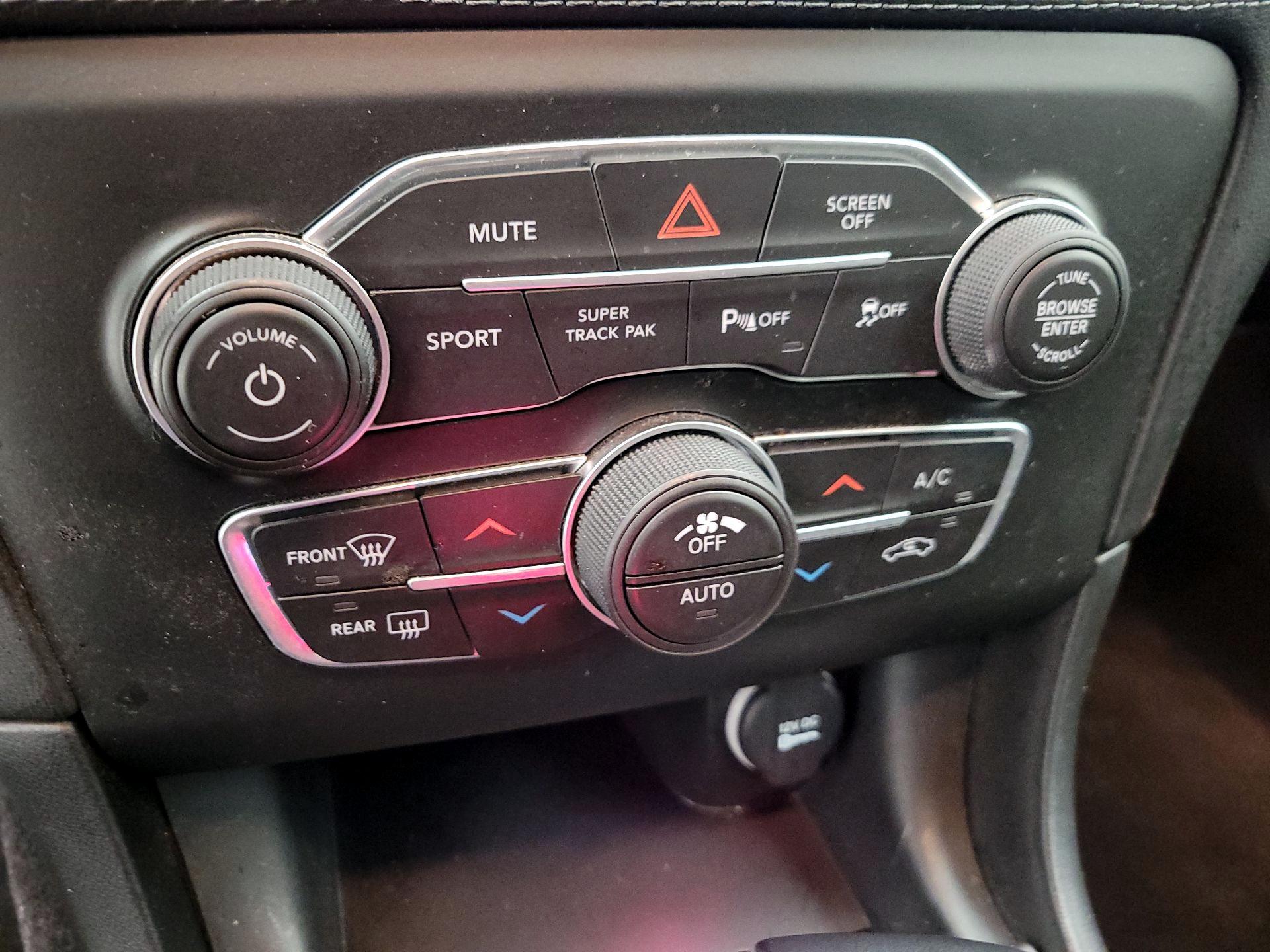 Thumbnail: 2022 Dodge Charger - 15