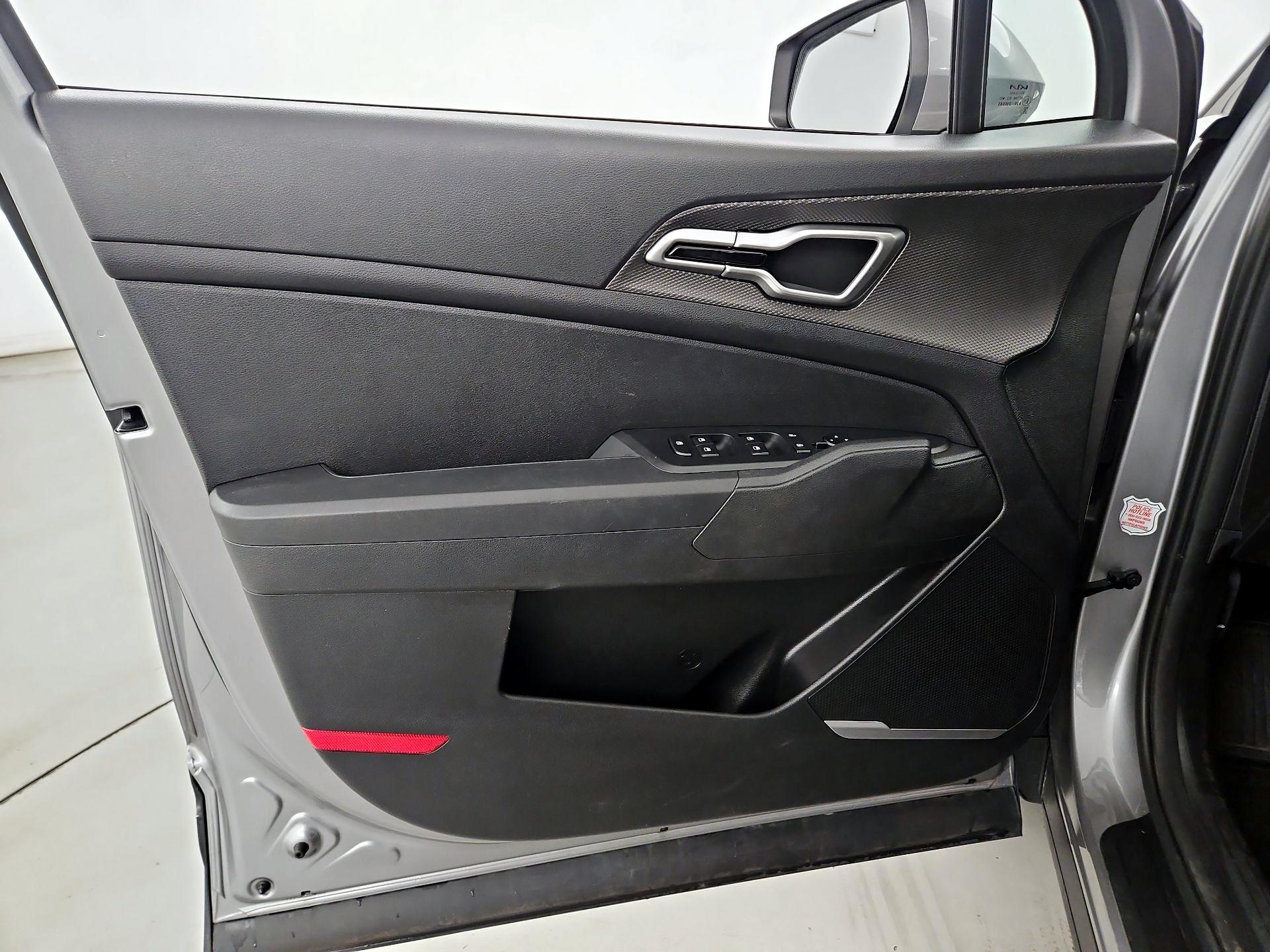 Thumbnail: 2023 Kia Sportage - 12