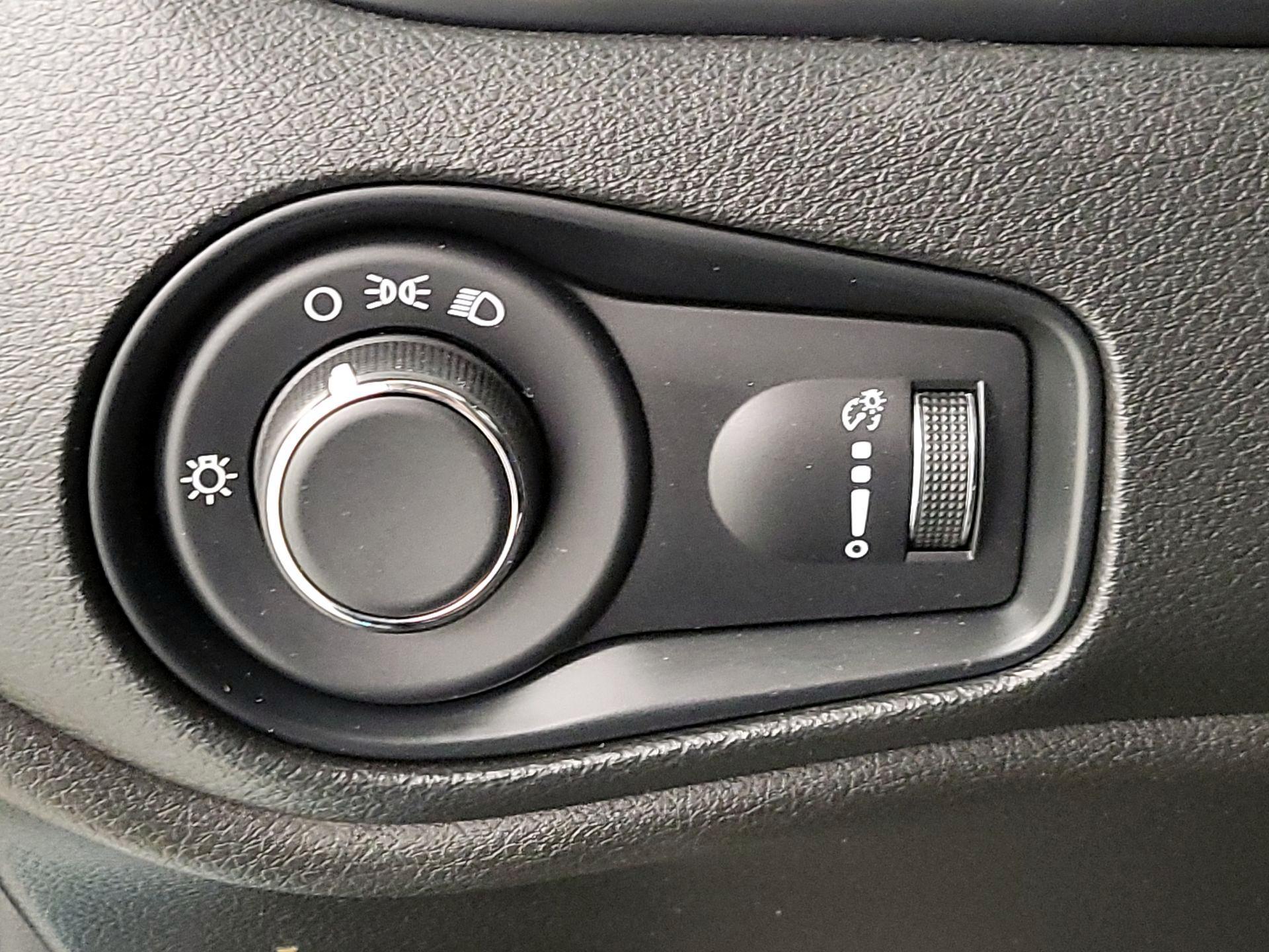 Thumbnail: 2021 Jeep Renegade - 13