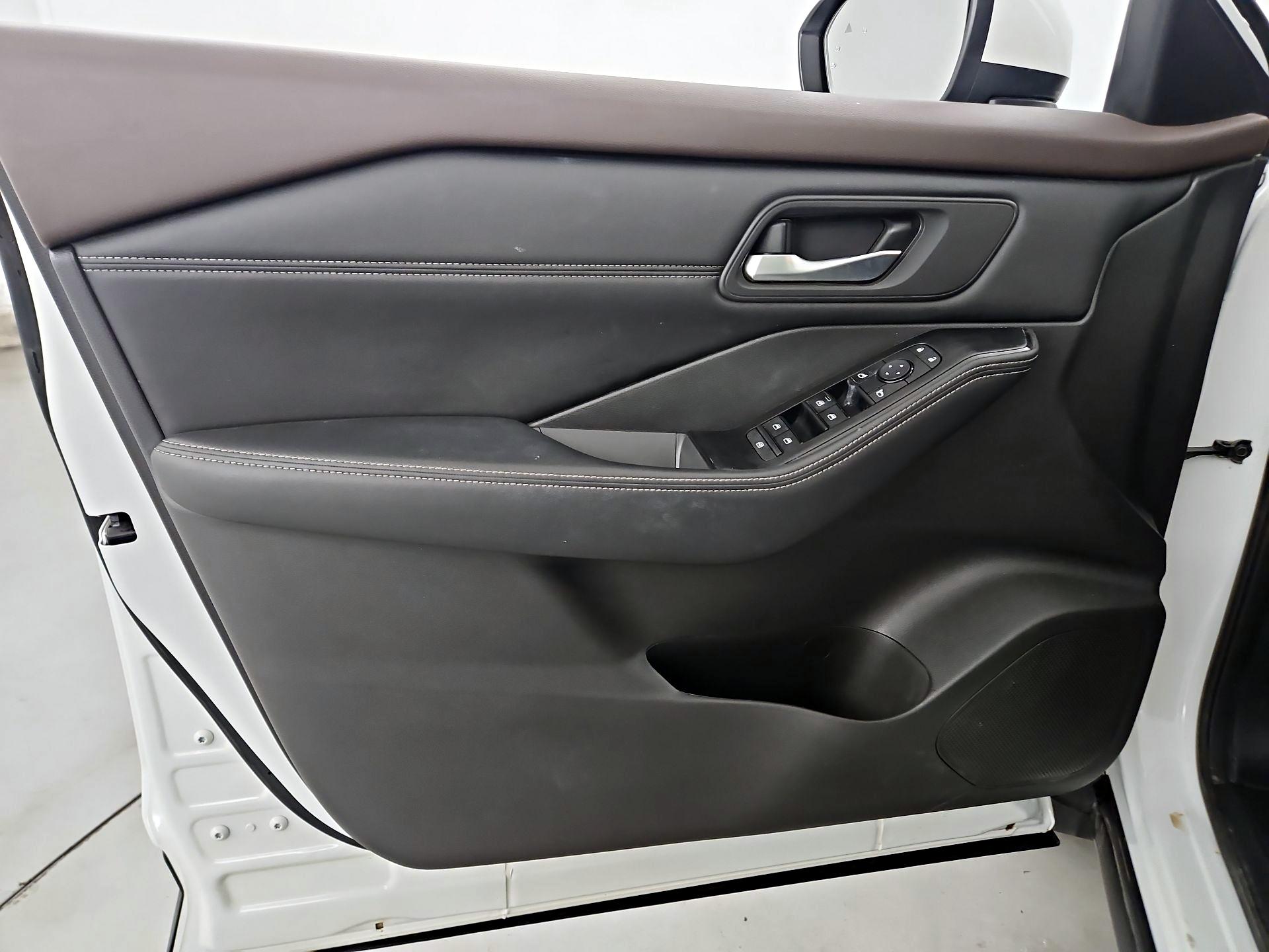 Thumbnail: 2022 Nissan Rogue - 12