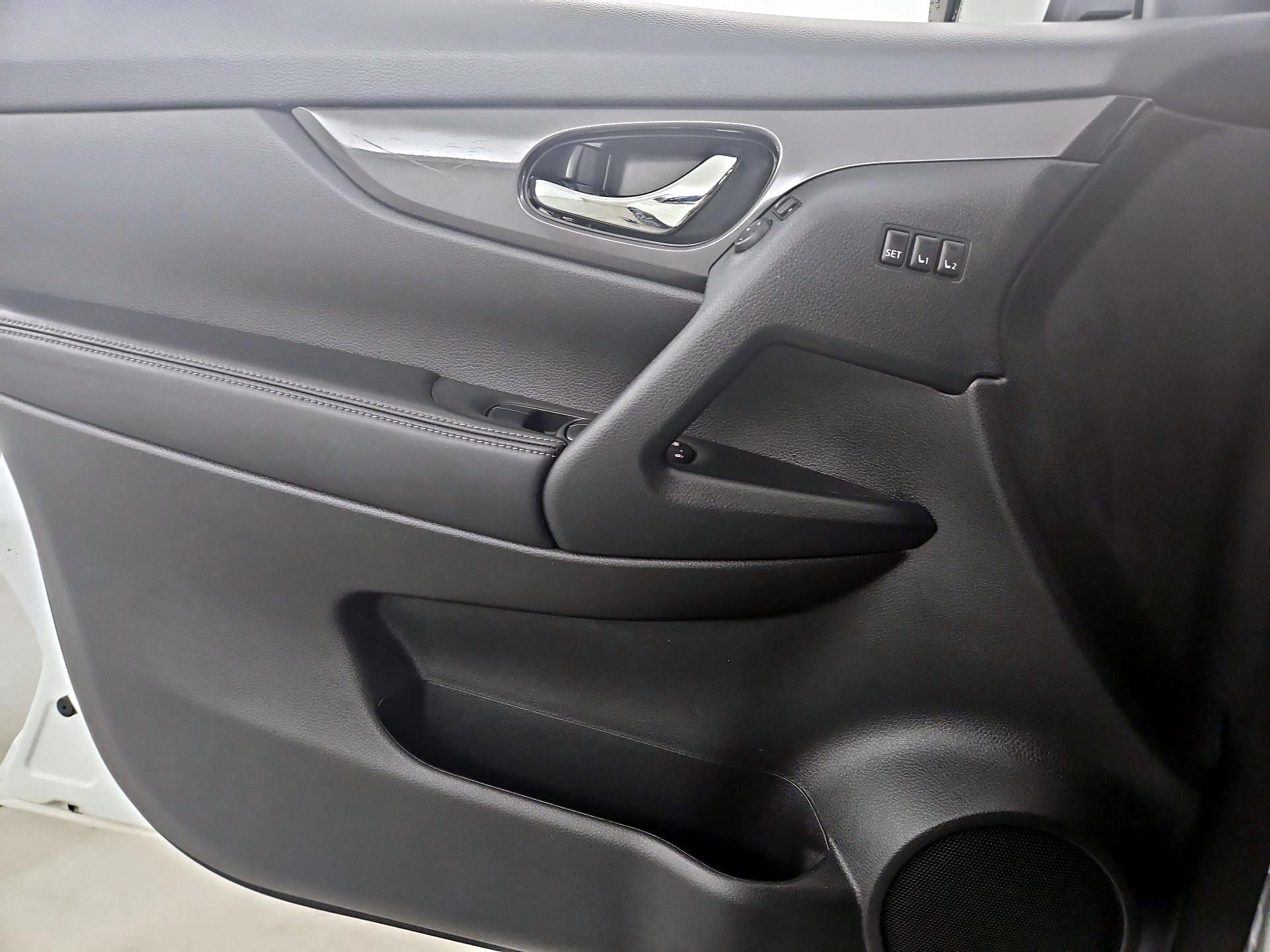 Thumbnail: 2020 Nissan Rogue - 12