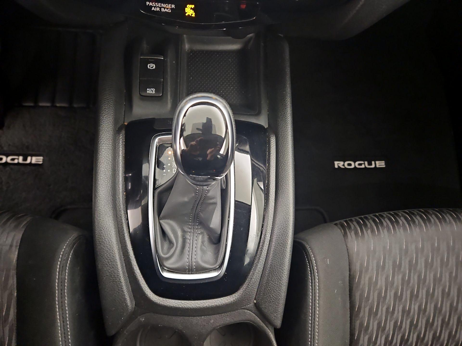 Thumbnail: 2020 Nissan Rogue - 18