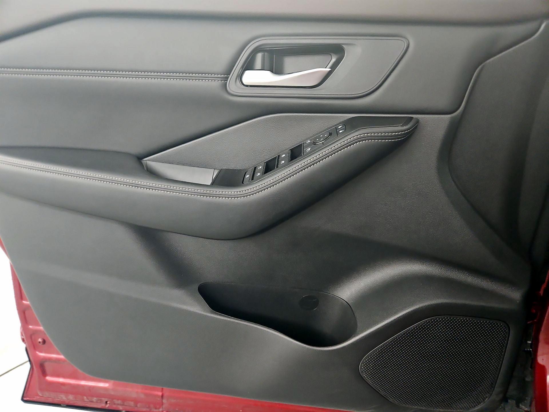 Thumbnail: 2023 Nissan Rogue - 12