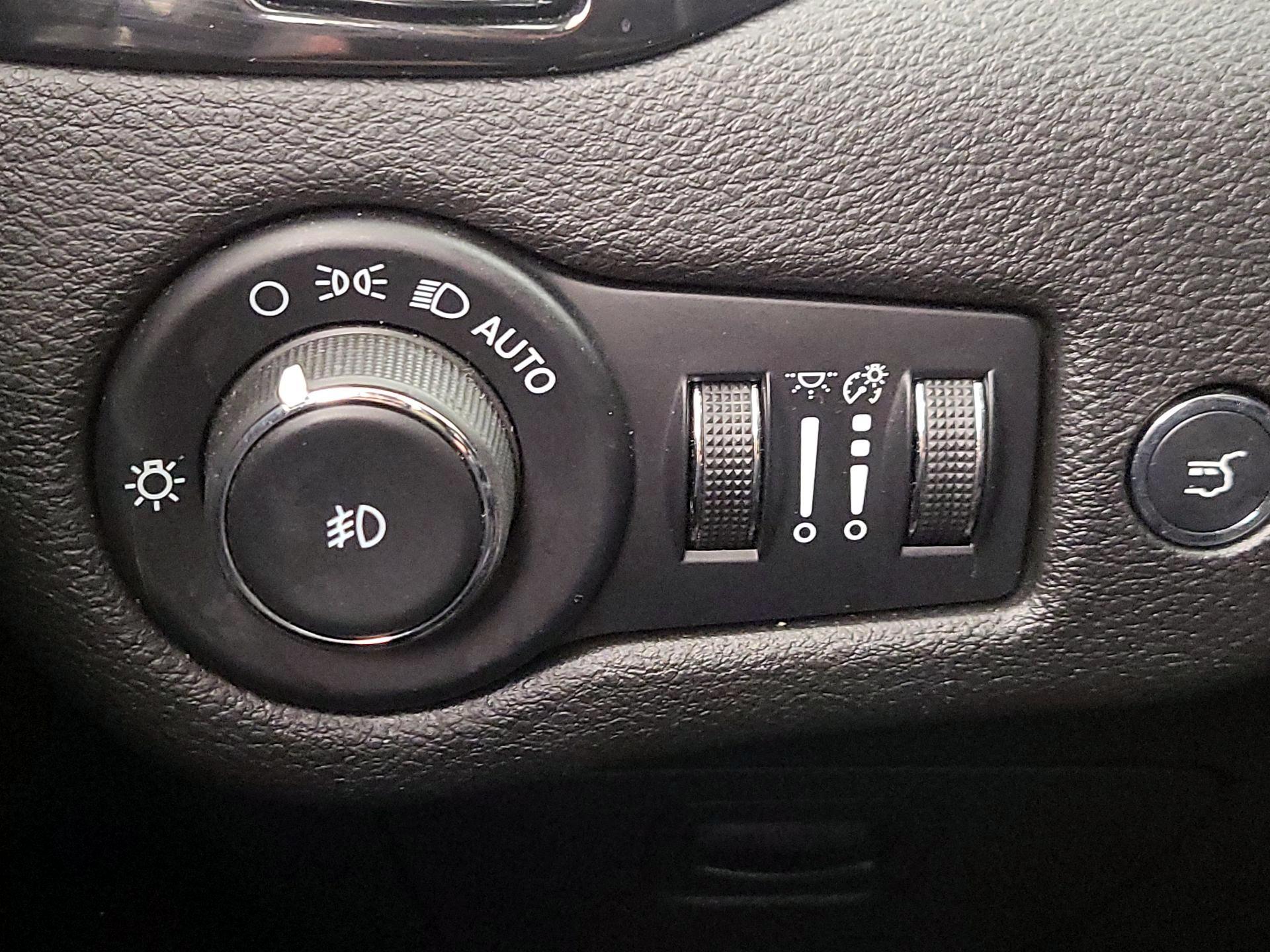 Thumbnail: 2023 Jeep Cherokee - 13