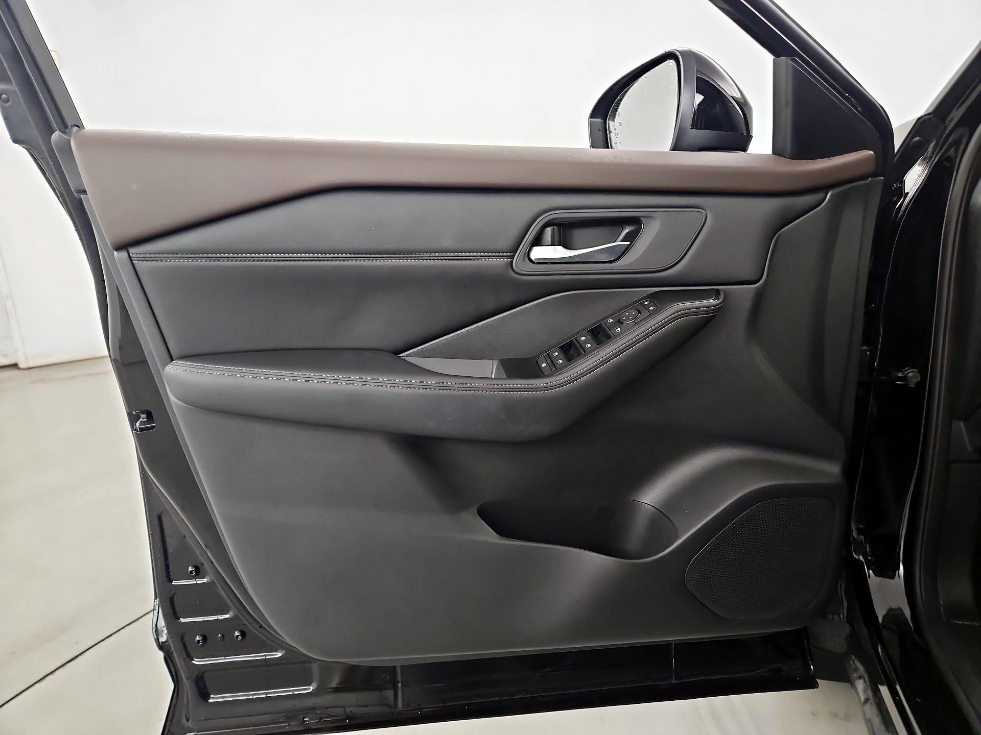 Thumbnail: 2023 Nissan Rogue - 12