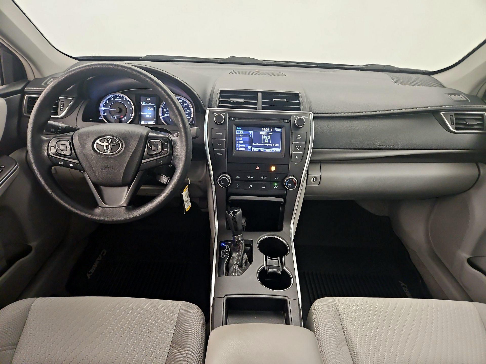 Thumbnail: 2017 Toyota Camry - 9