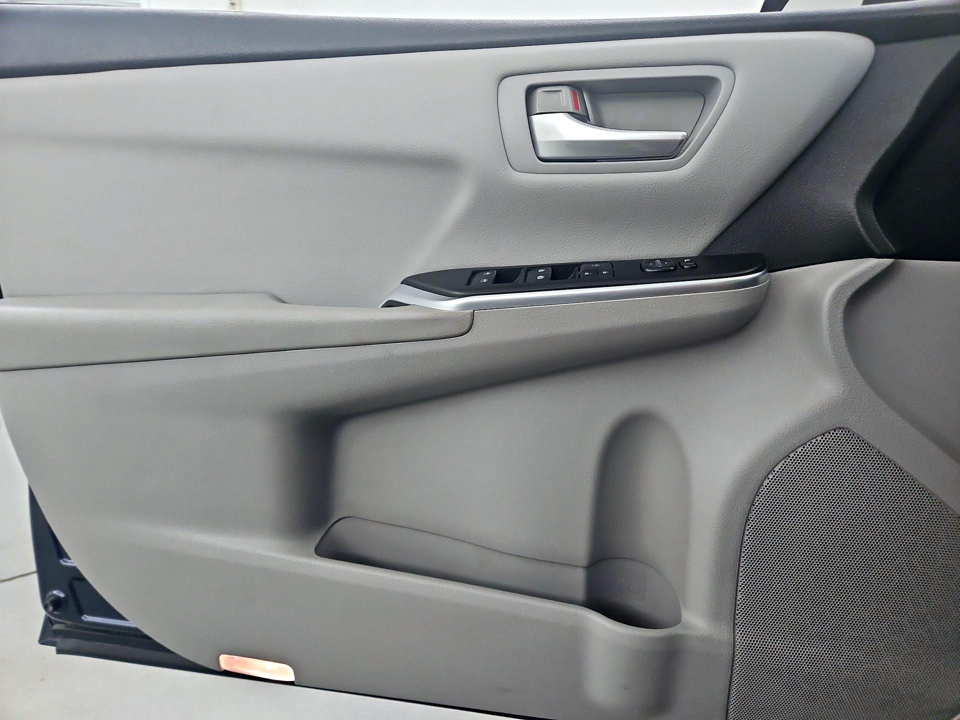 Thumbnail: 2017 Toyota Camry - 12