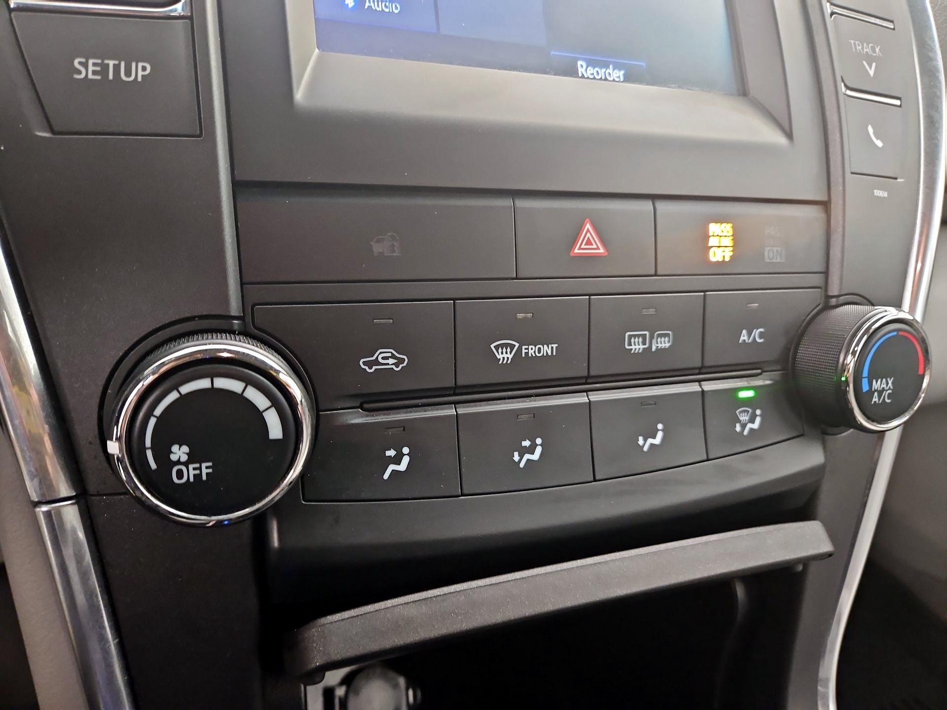 Thumbnail: 2017 Toyota Camry - 16