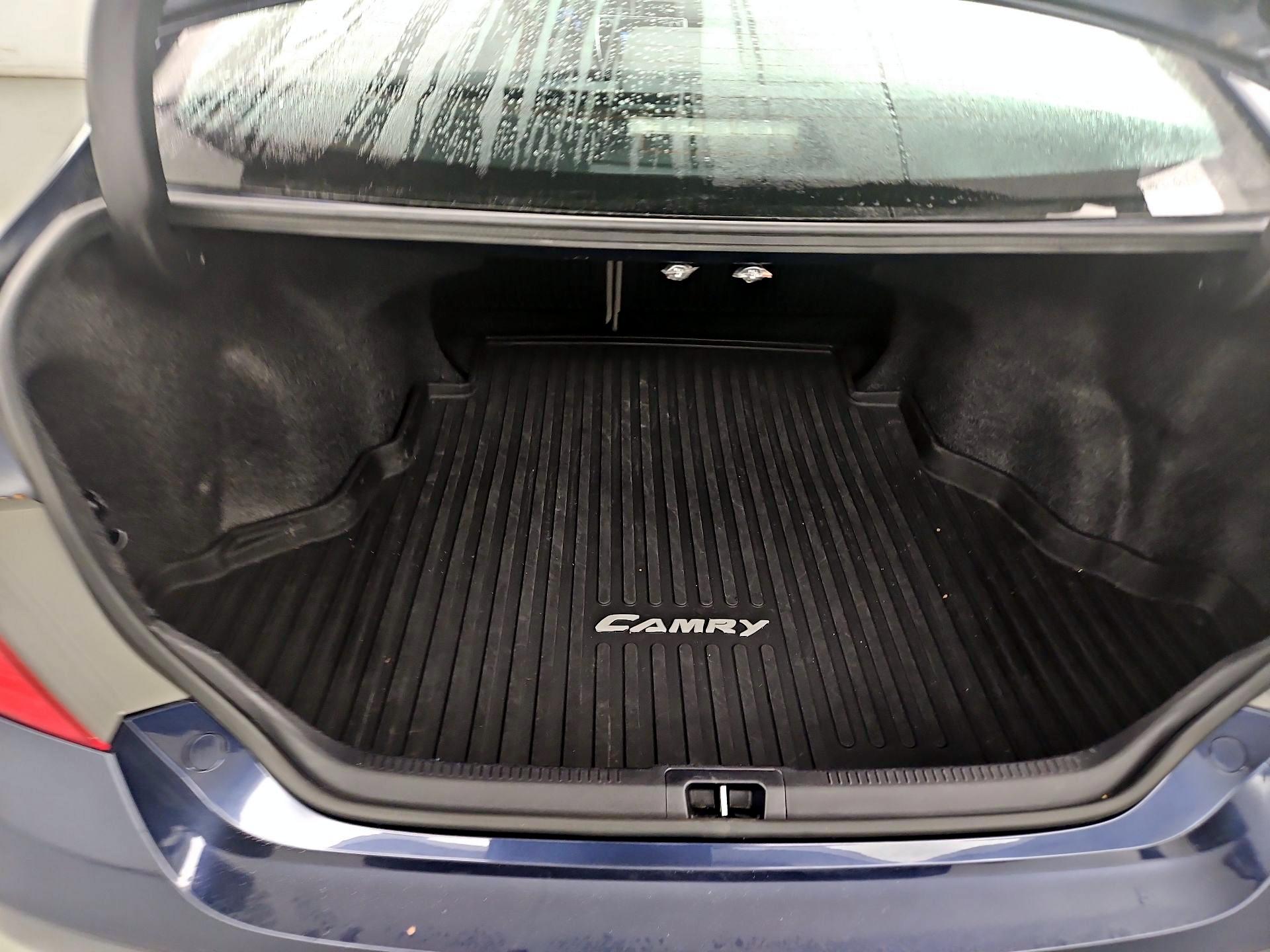 Thumbnail: 2017 Toyota Camry - 20