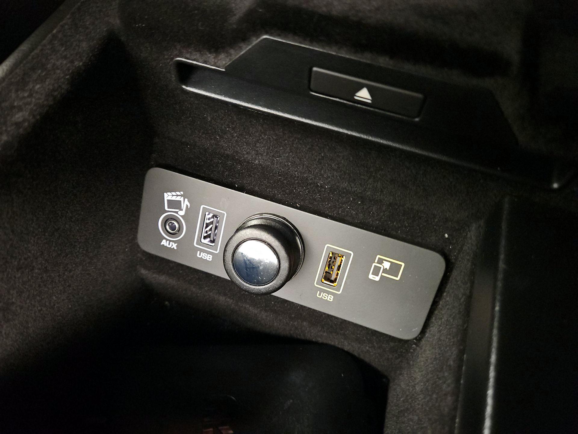 Thumbnail: 2016 Jaguar F-Type - 18