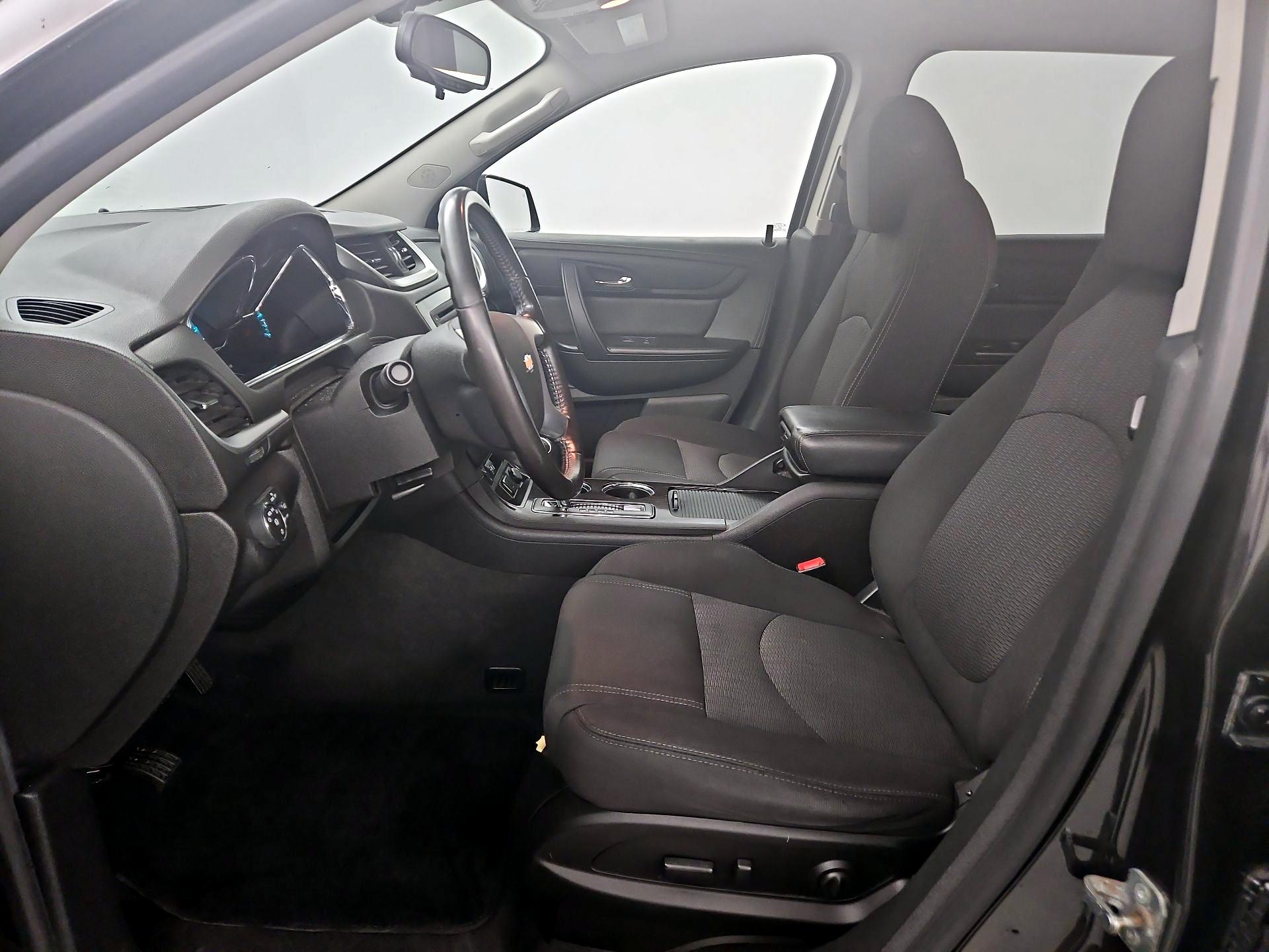 Thumbnail: 2017 Chevrolet Traverse - 11