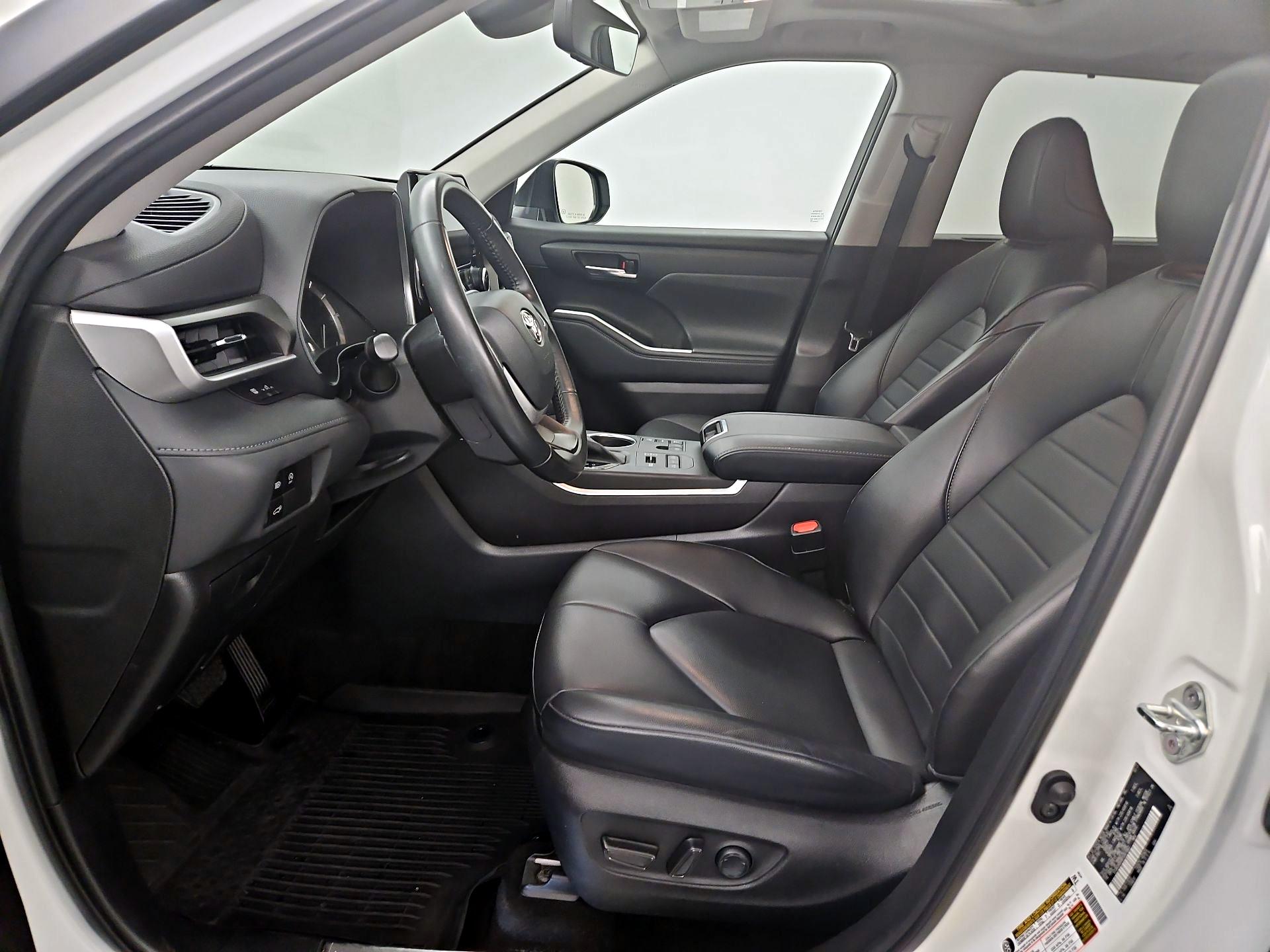 Thumbnail: 2023 Toyota Highlander - 11