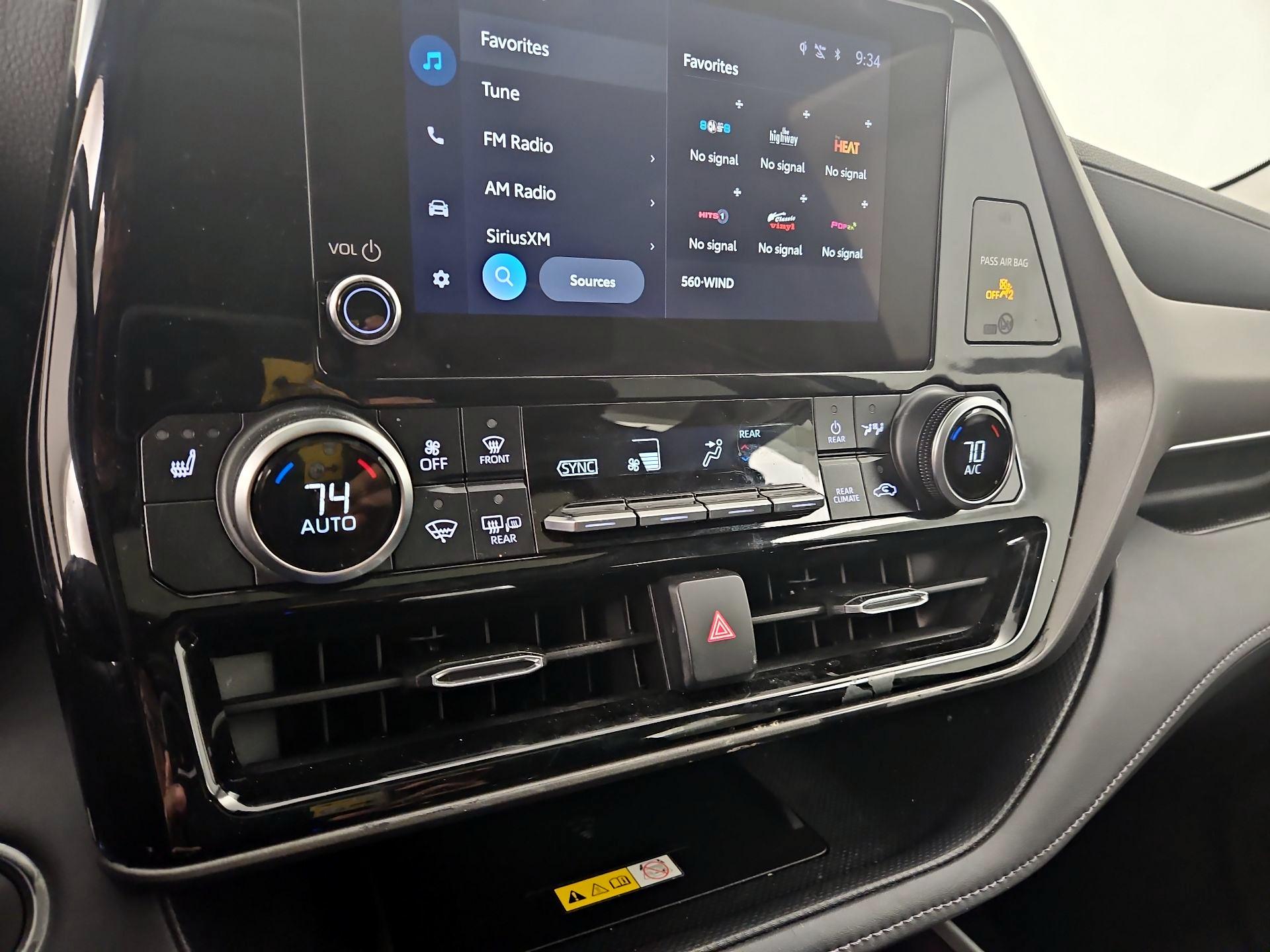 Thumbnail: 2023 Toyota Highlander - 16