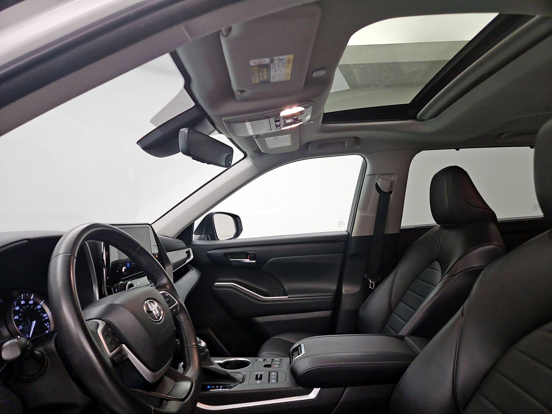 Thumbnail: 2023 Toyota Highlander - 19