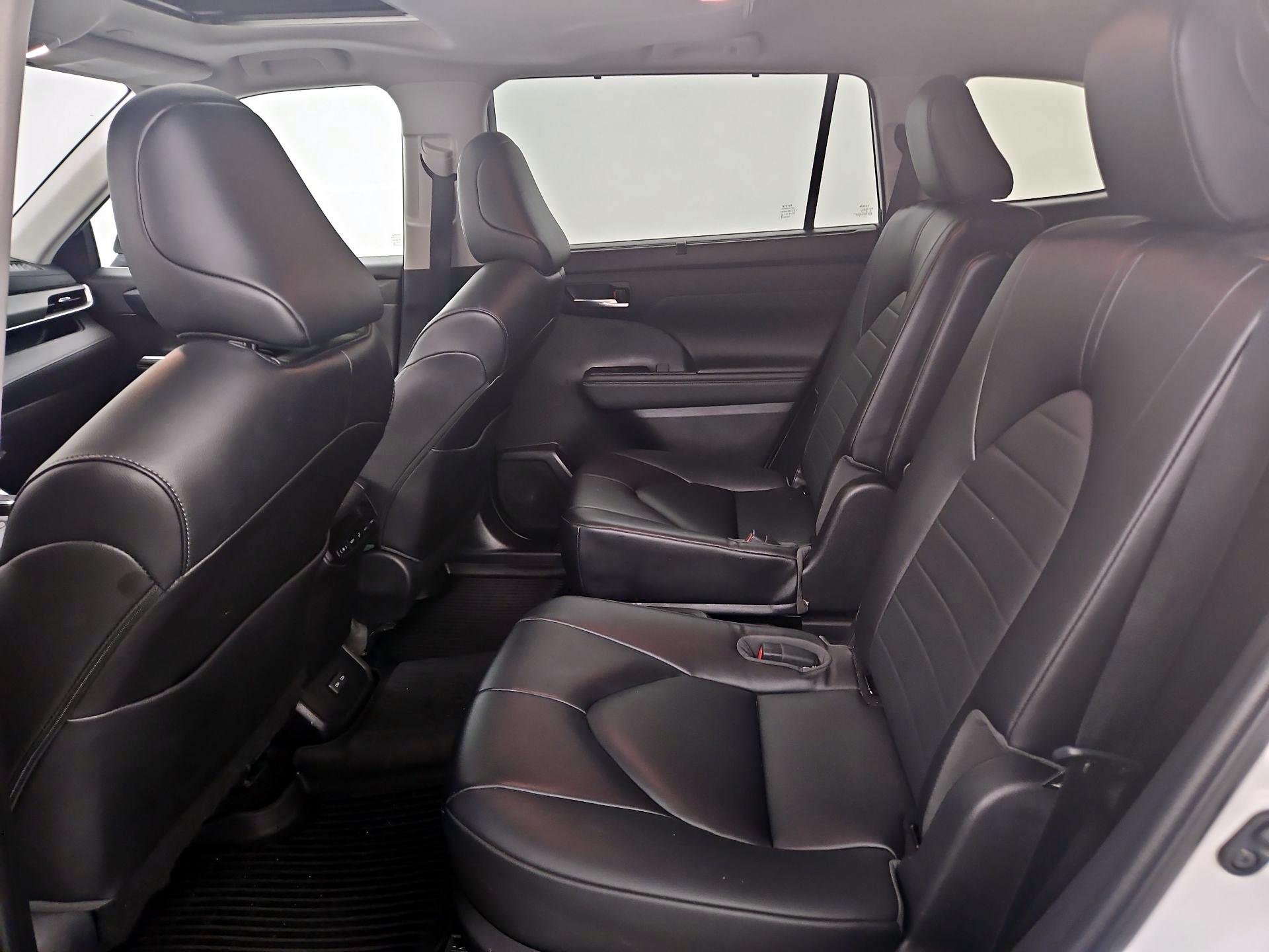 Thumbnail: 2023 Toyota Highlander - 20