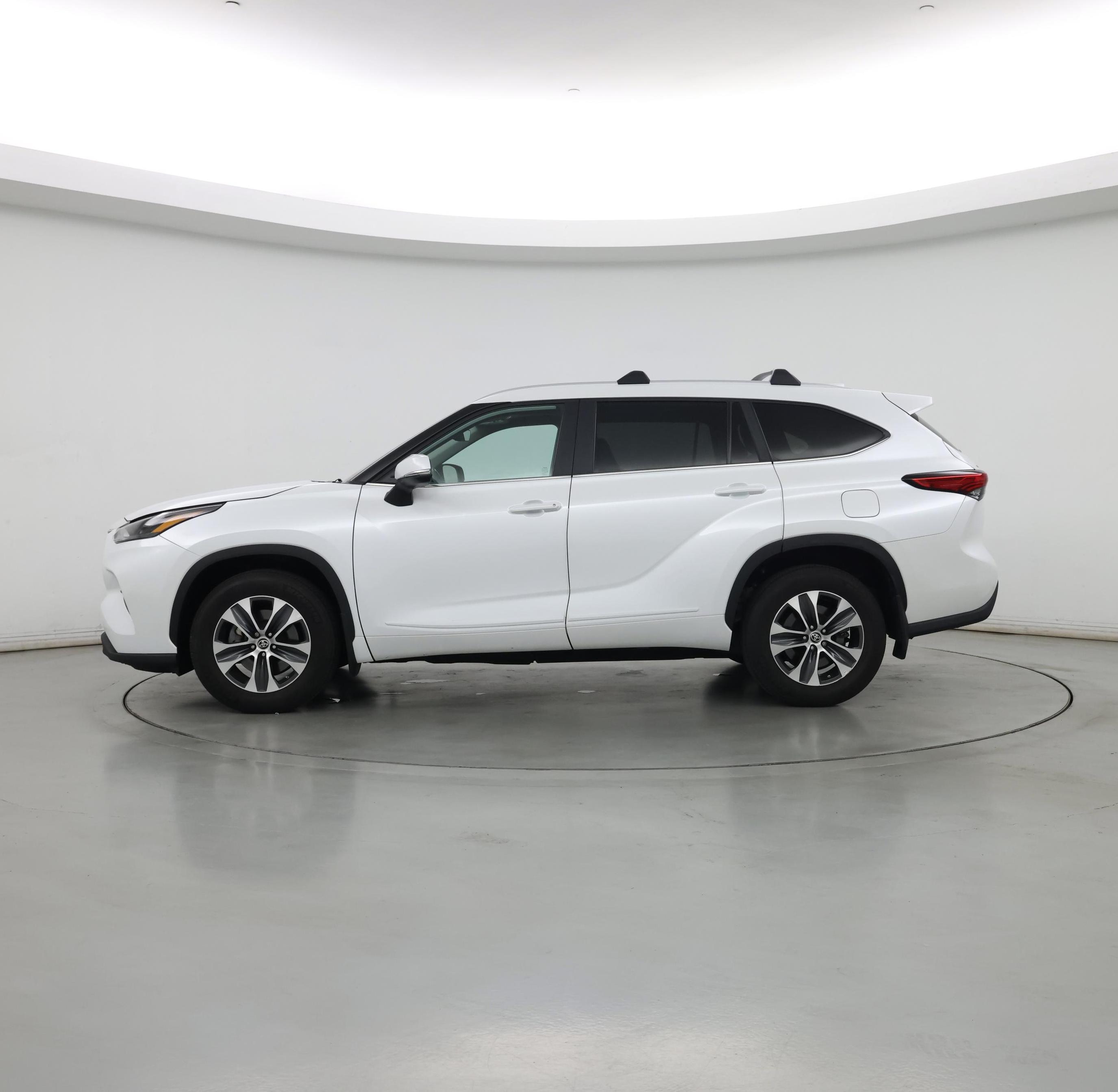 Thumbnail: 2023 Toyota Highlander - 3
