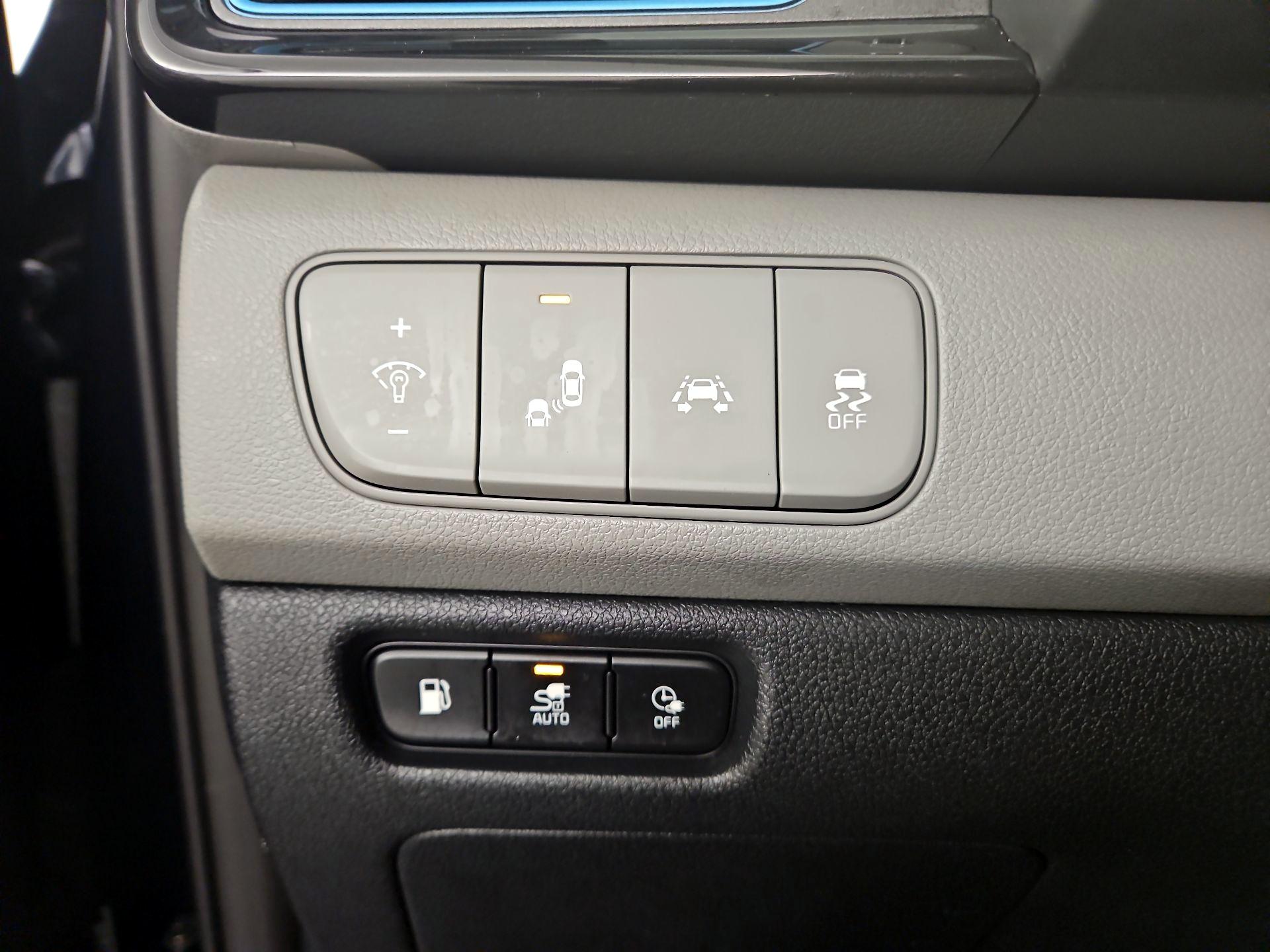 Thumbnail: 2019 Kia Niro - 13