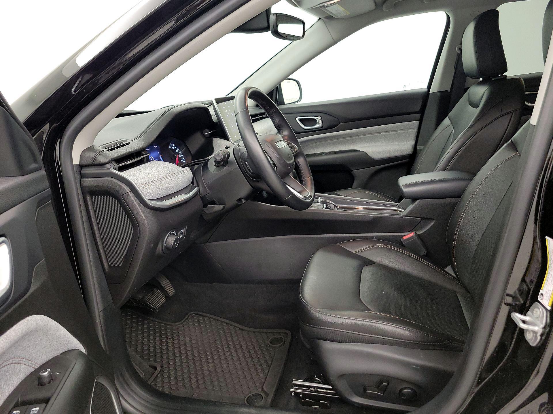 Thumbnail: 2022 Jeep Compass - 11