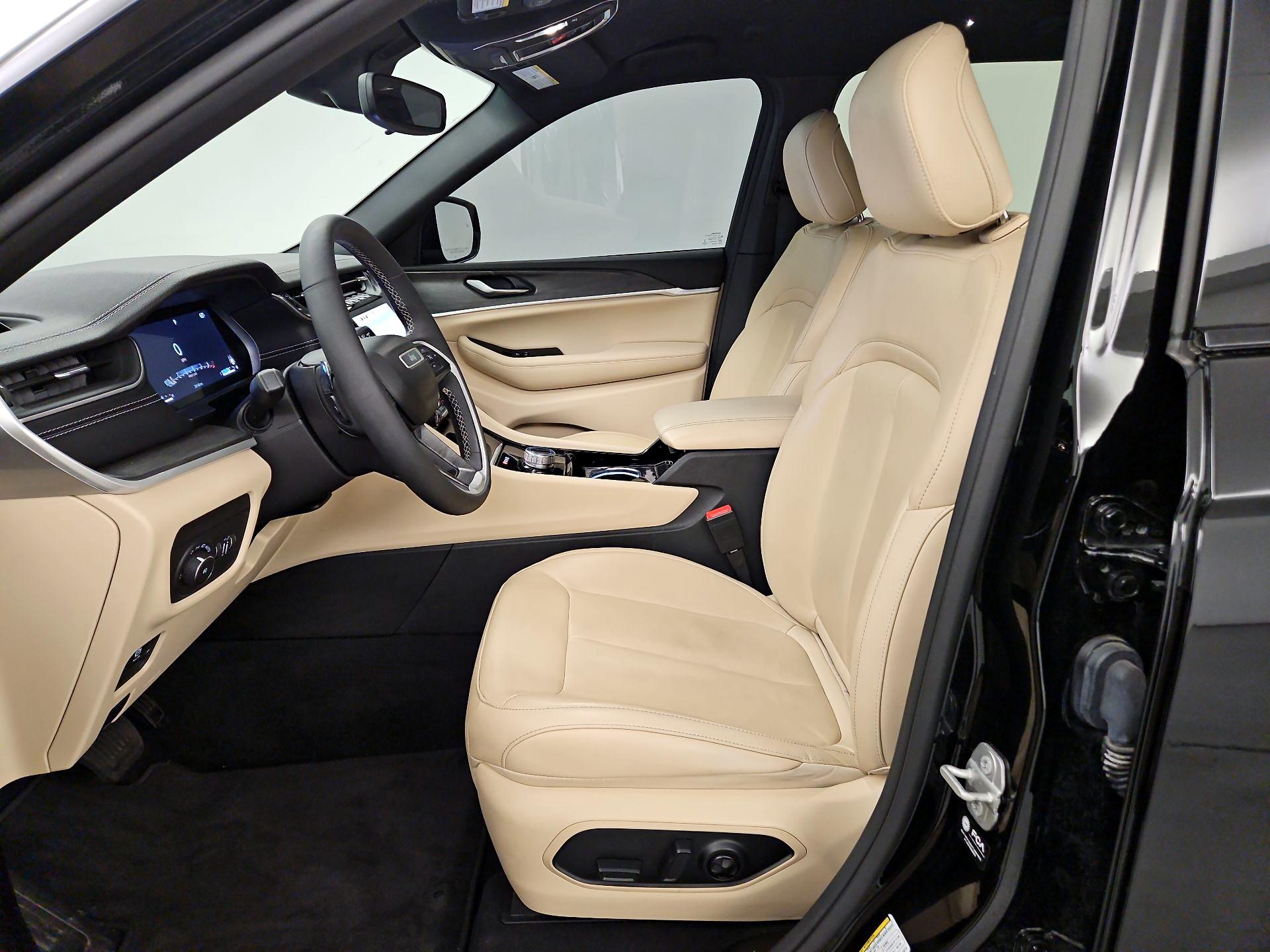 Thumbnail: 2023 Jeep Grand Cherokee L - 9