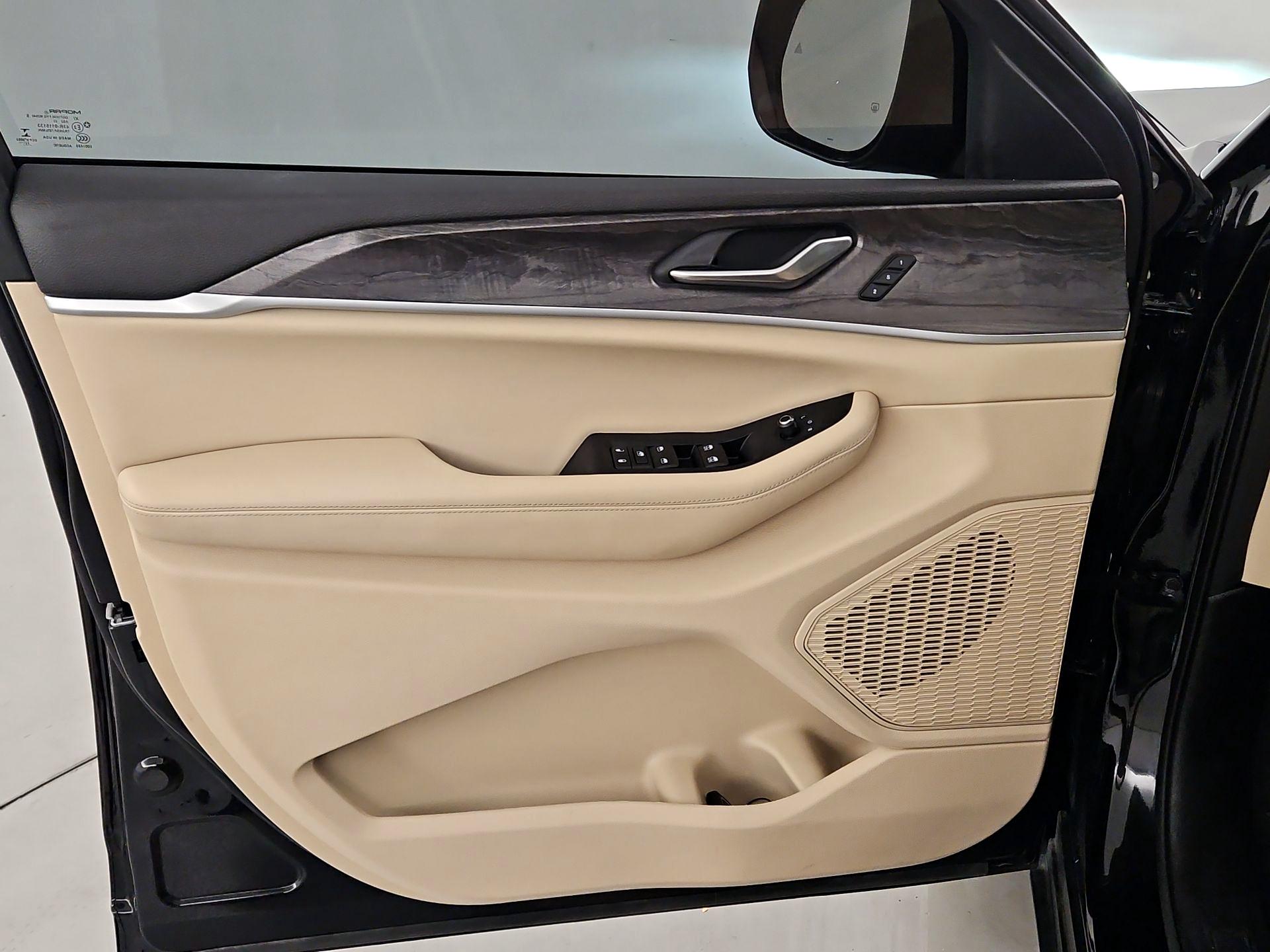 Thumbnail: 2023 Jeep Grand Cherokee L - 10