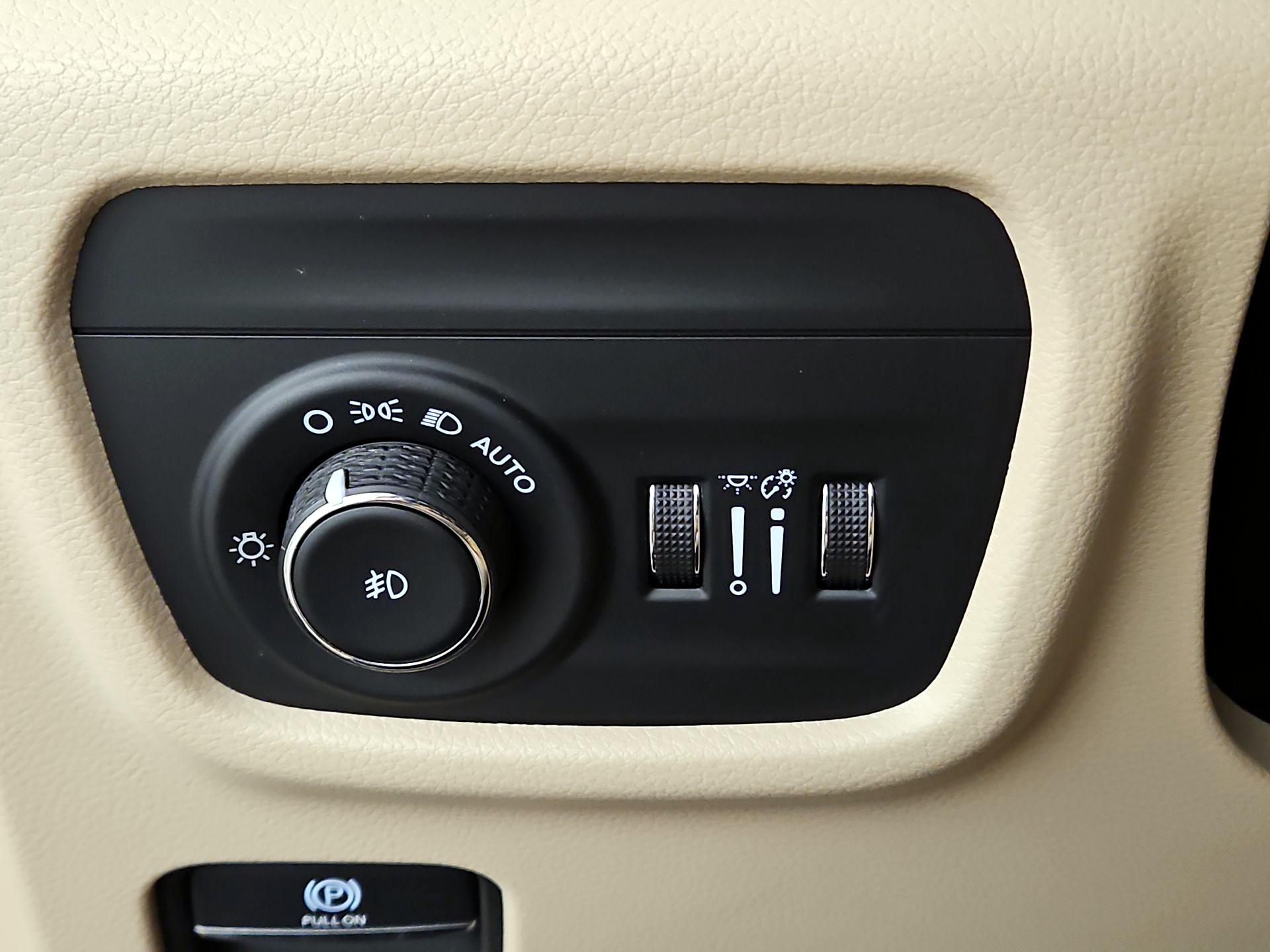 Thumbnail: 2023 Jeep Grand Cherokee L - 11