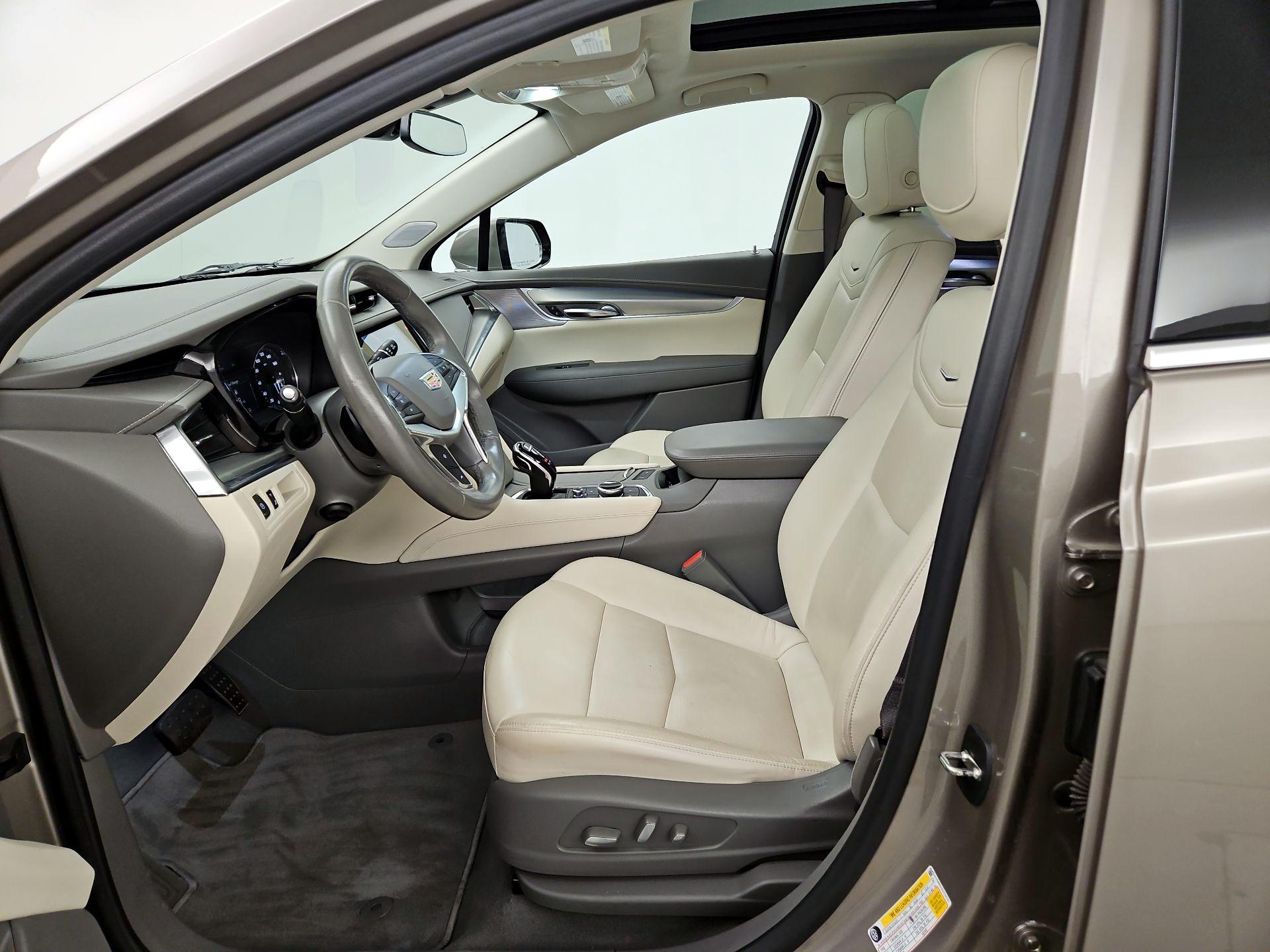 Thumbnail: 2022 Cadillac XT5 - 11