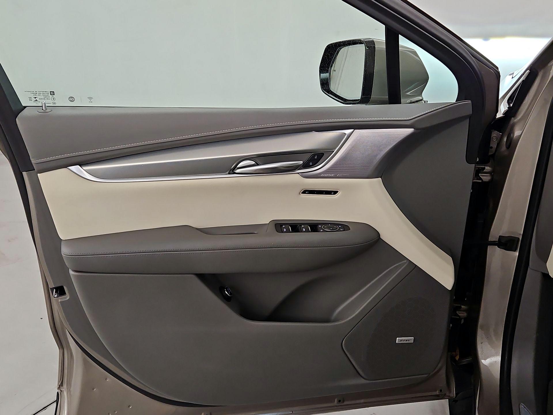 Thumbnail: 2022 Cadillac XT5 - 12