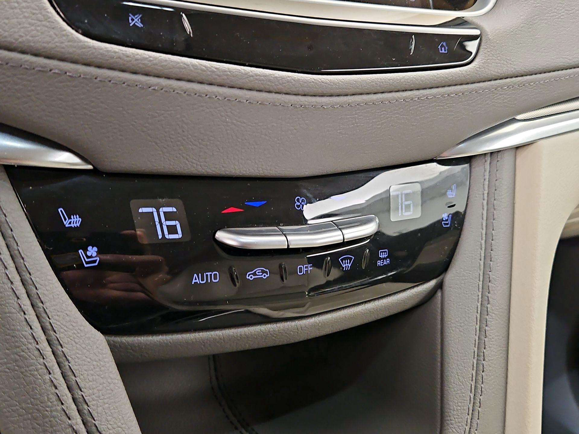 Thumbnail: 2022 Cadillac XT5 - 17