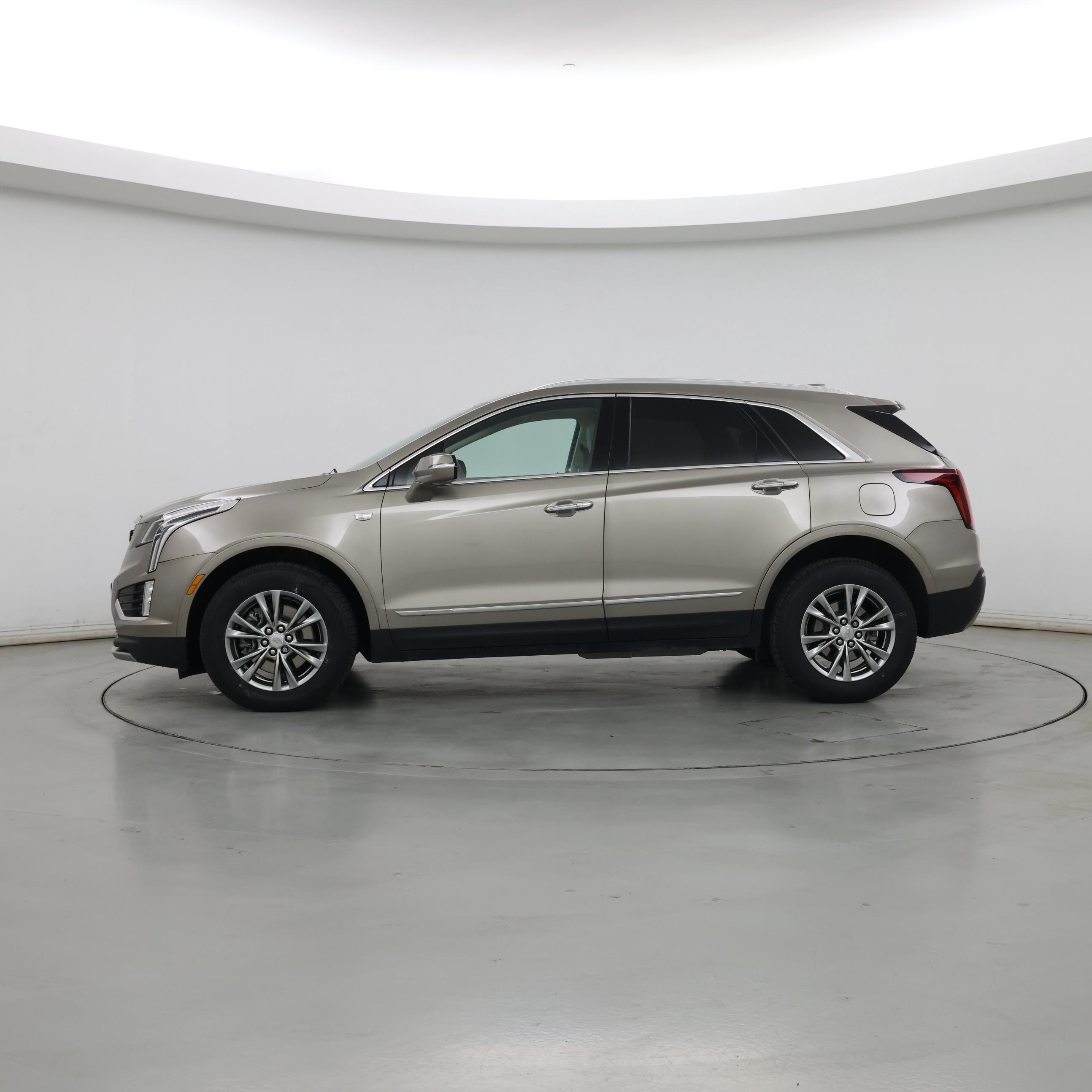 Thumbnail: 2022 Cadillac XT5 - 3