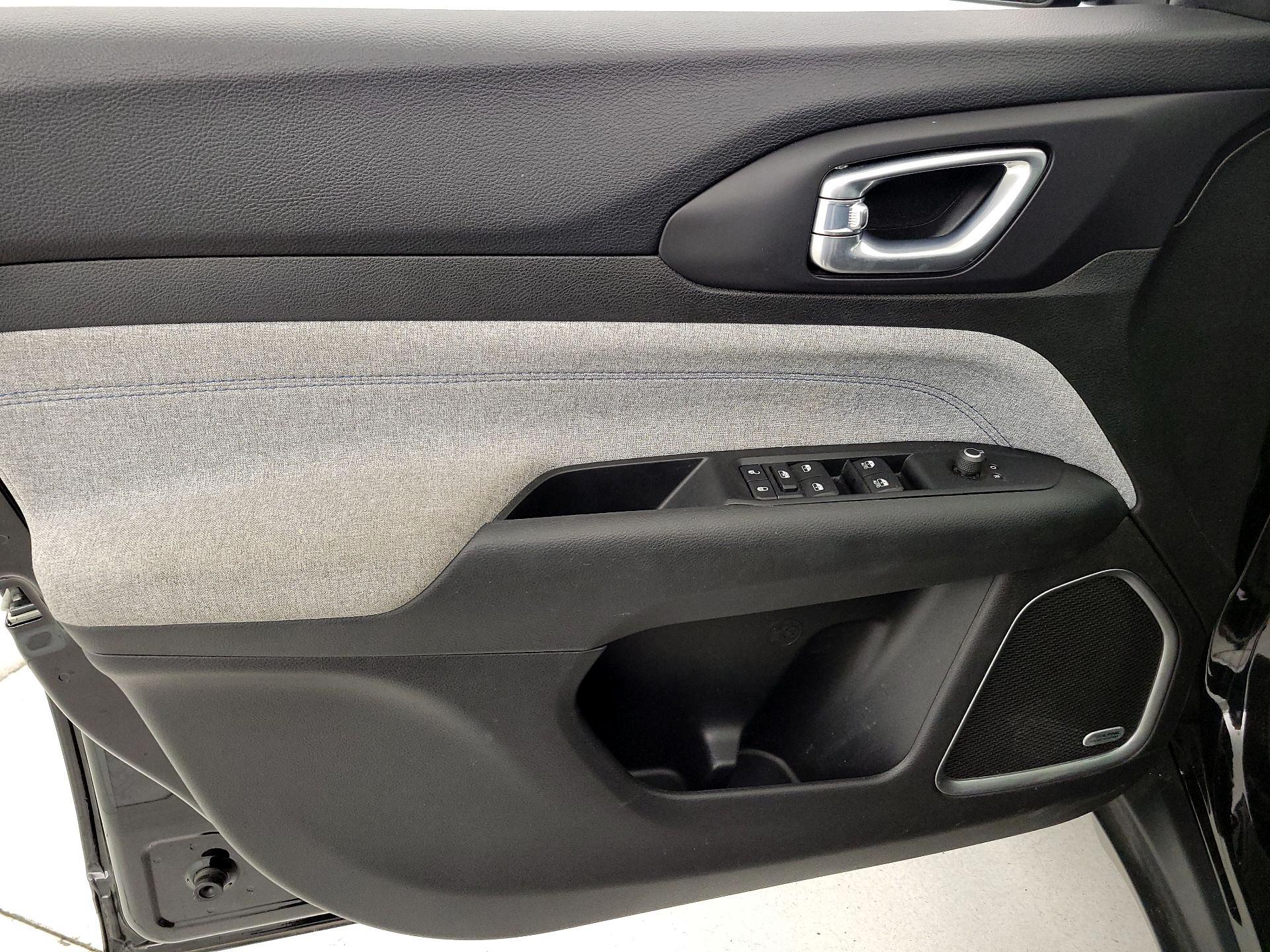 Thumbnail: 2022 Jeep Compass - 12