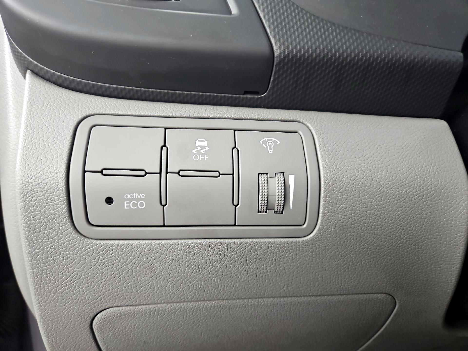 Thumbnail: 2016 Hyundai Accent - 13