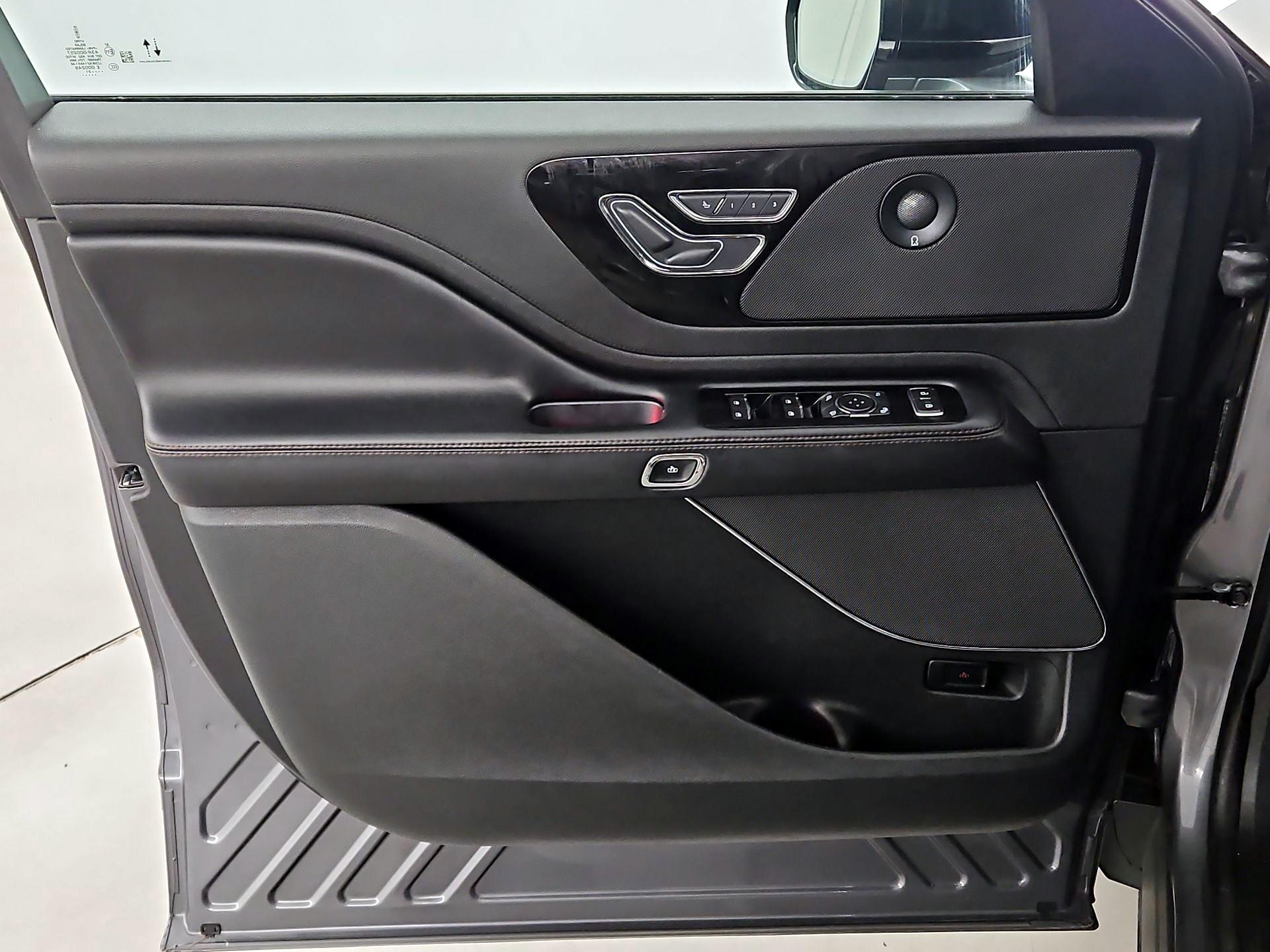 Thumbnail: 2021 Lincoln Aviator - 12