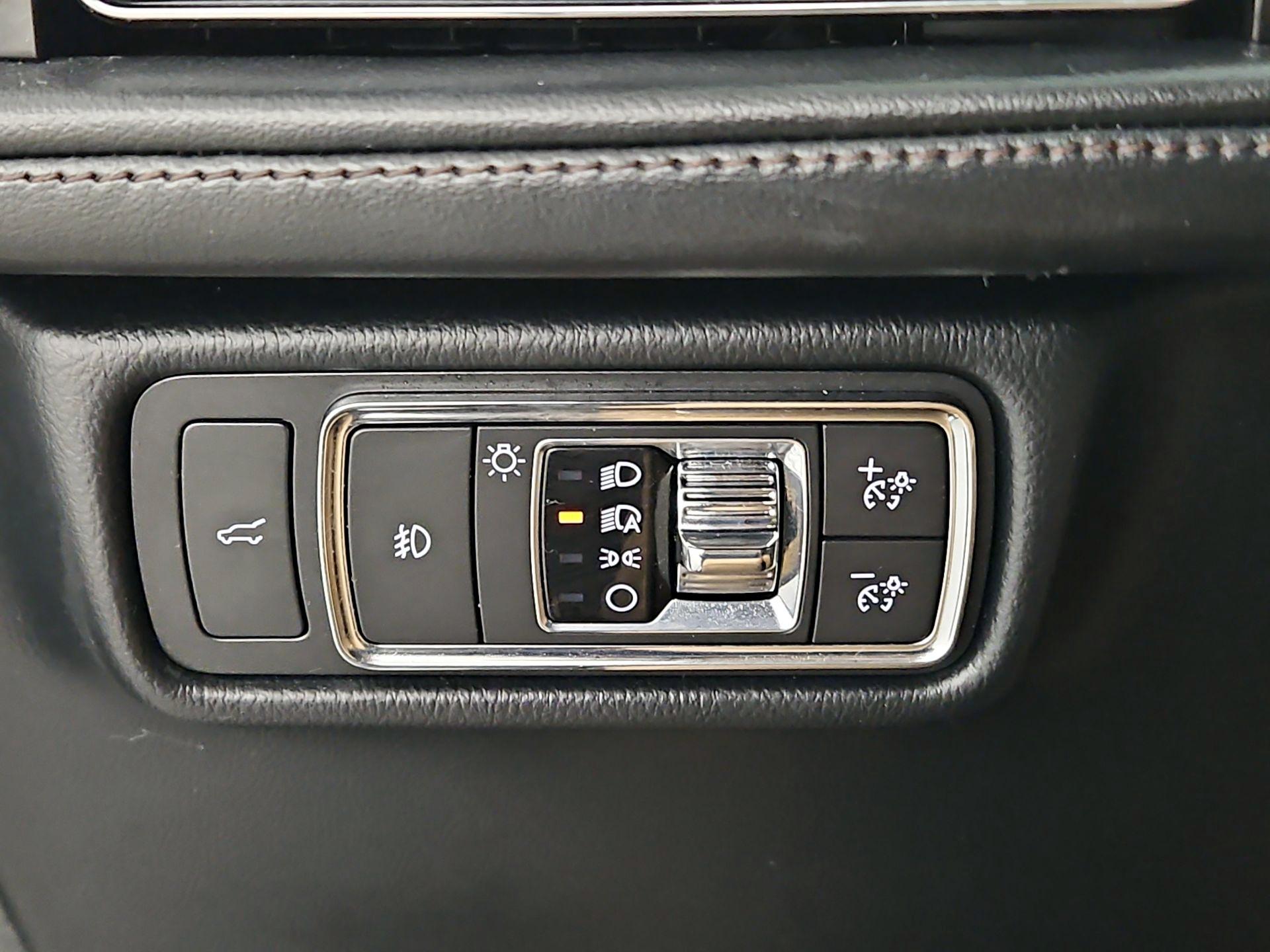 Thumbnail: 2021 Lincoln Aviator - 13