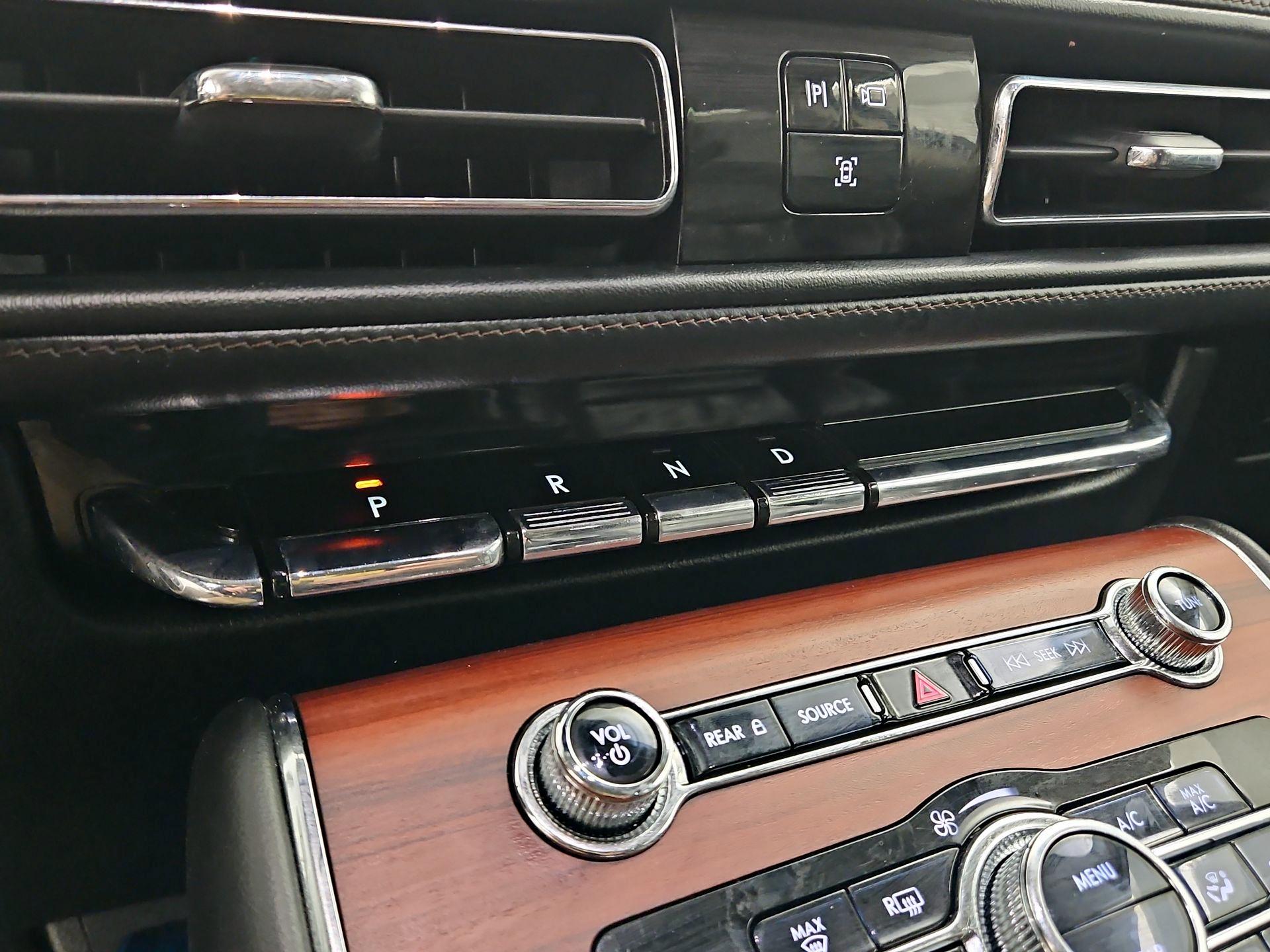 Thumbnail: 2021 Lincoln Aviator - 18