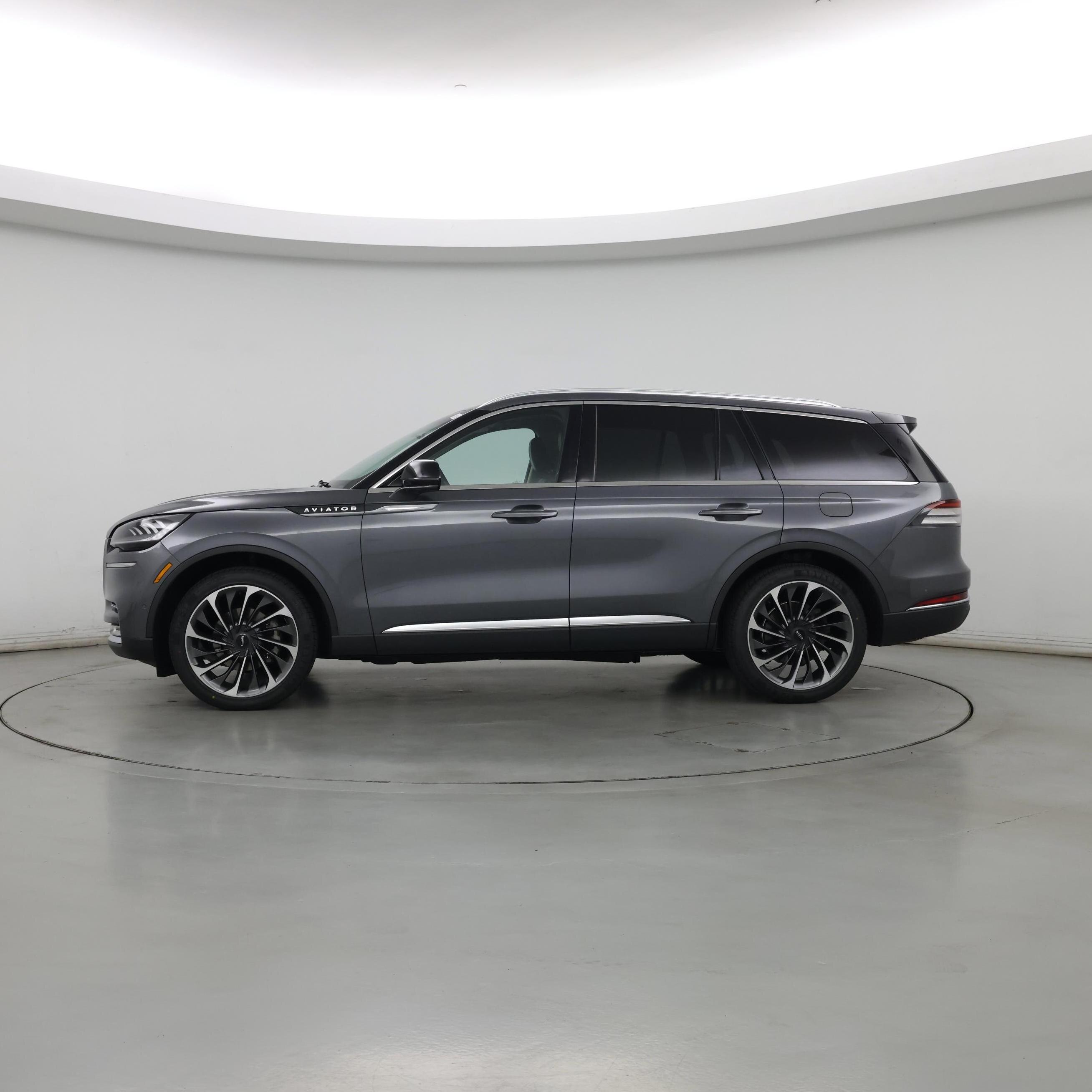 Thumbnail: 2021 Lincoln Aviator - 3